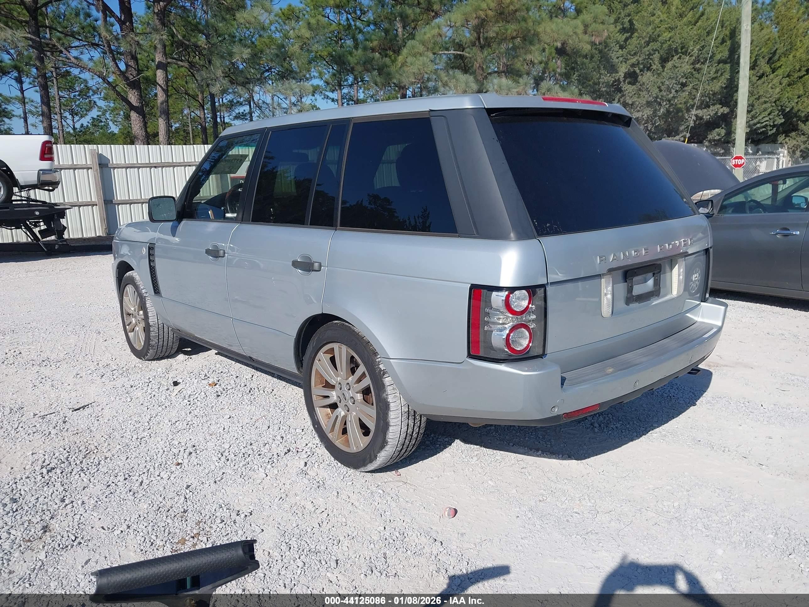 LAND ROVER image 3