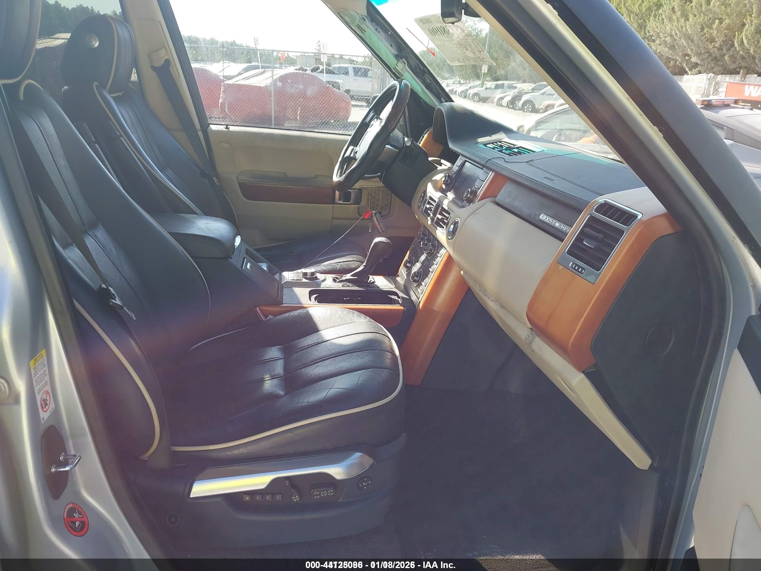 LAND ROVER image 5