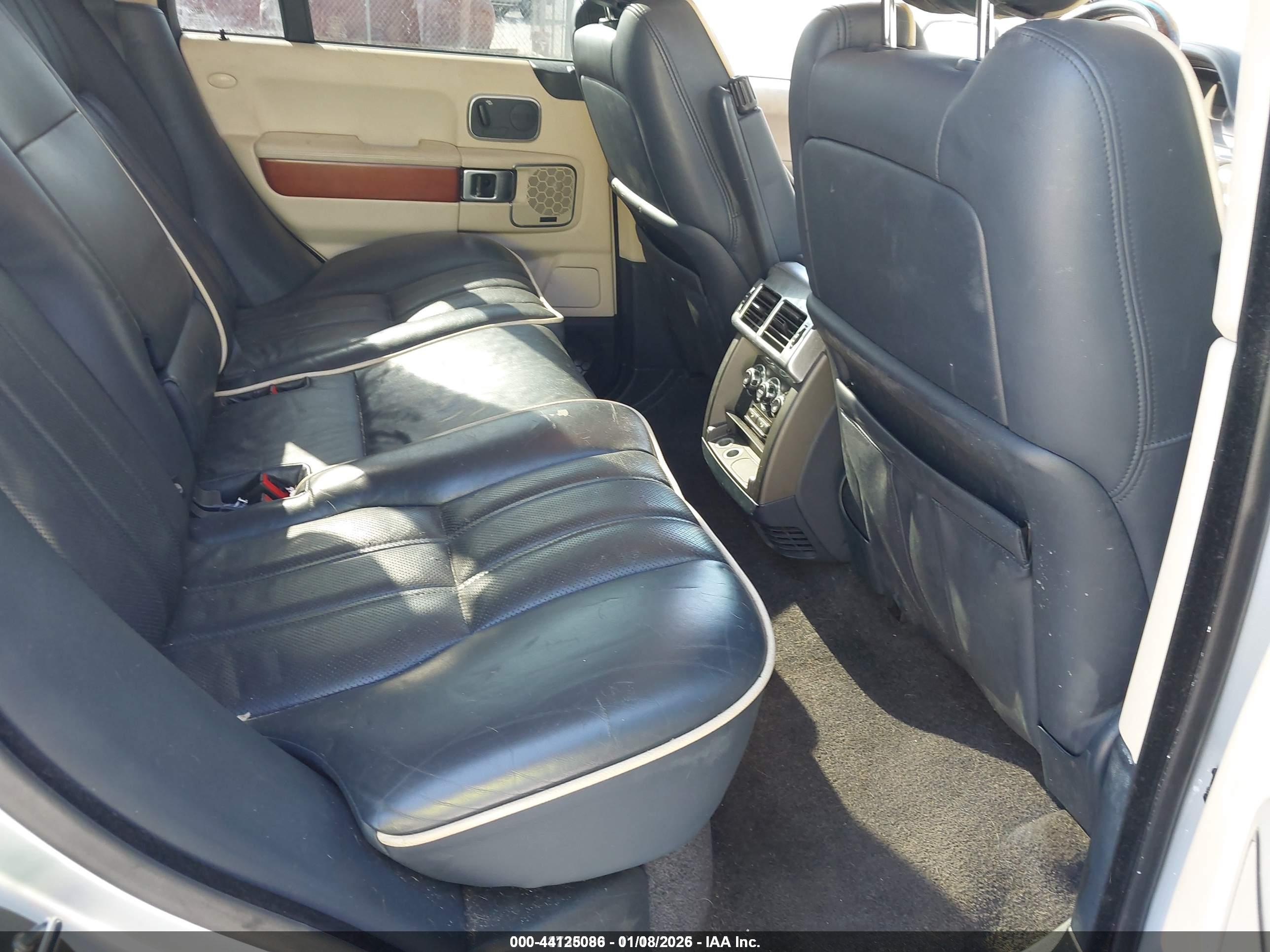 LAND ROVER image 8