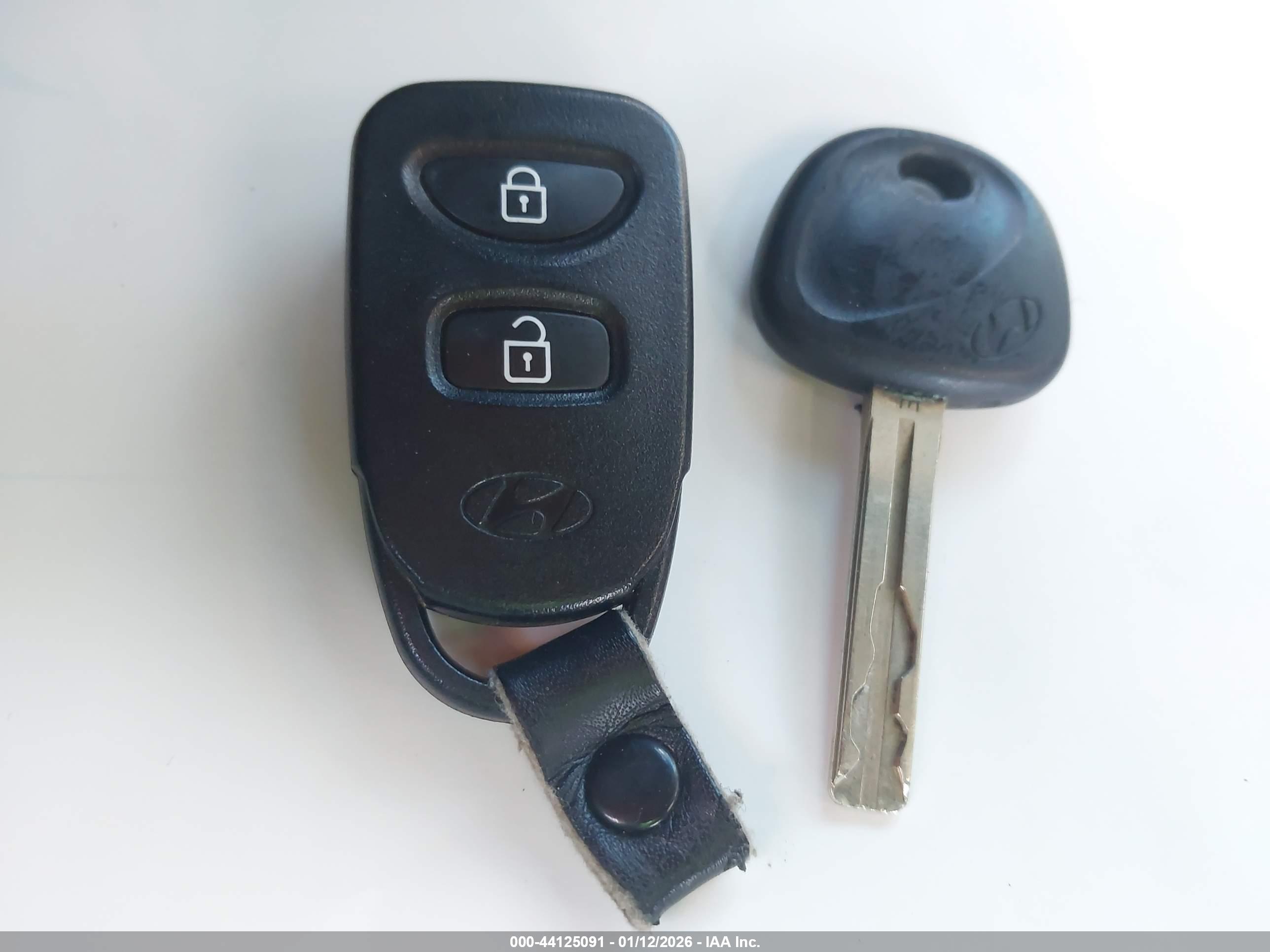 HYUNDAI TUCSON image 11