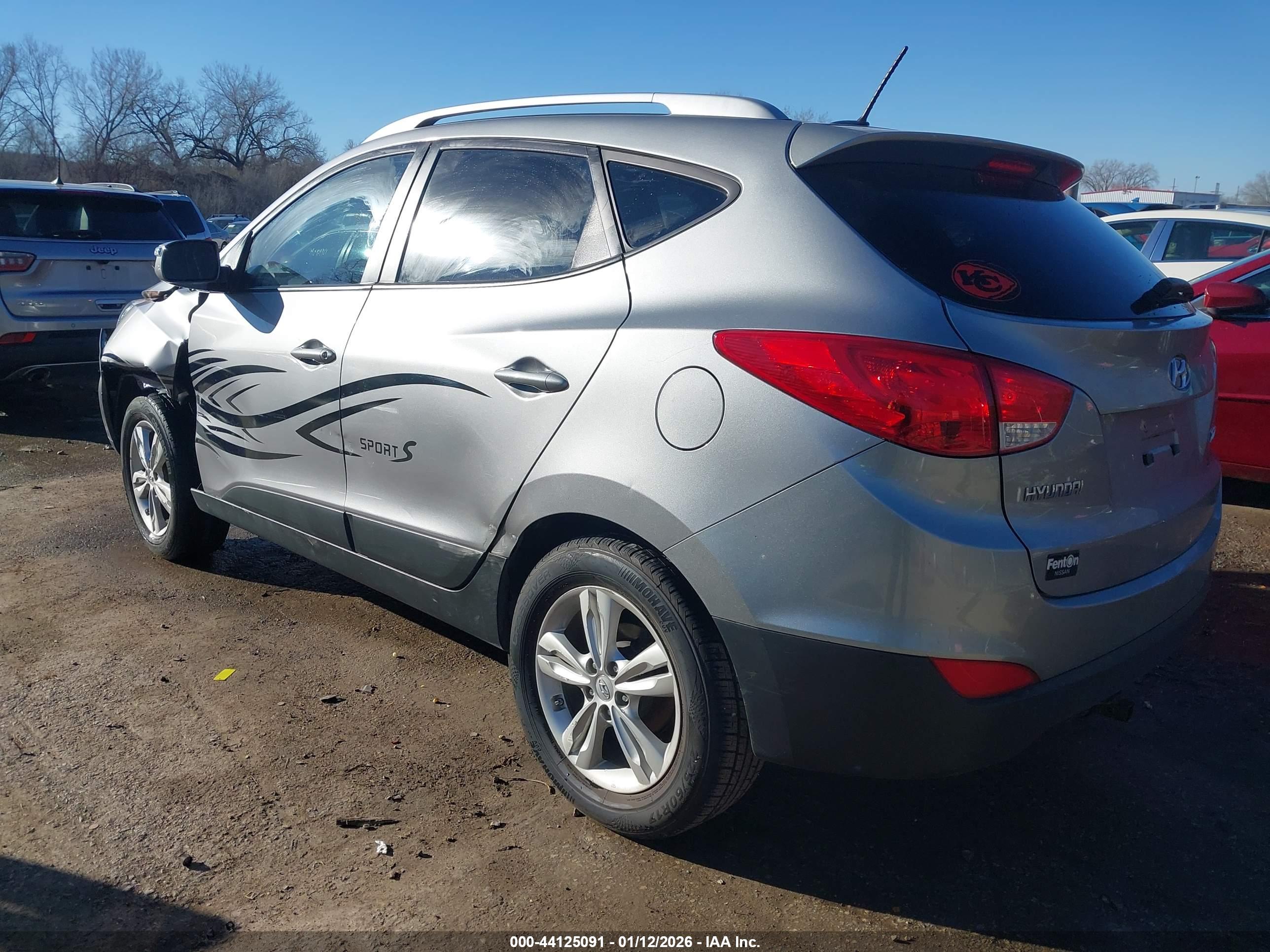HYUNDAI TUCSON image 3