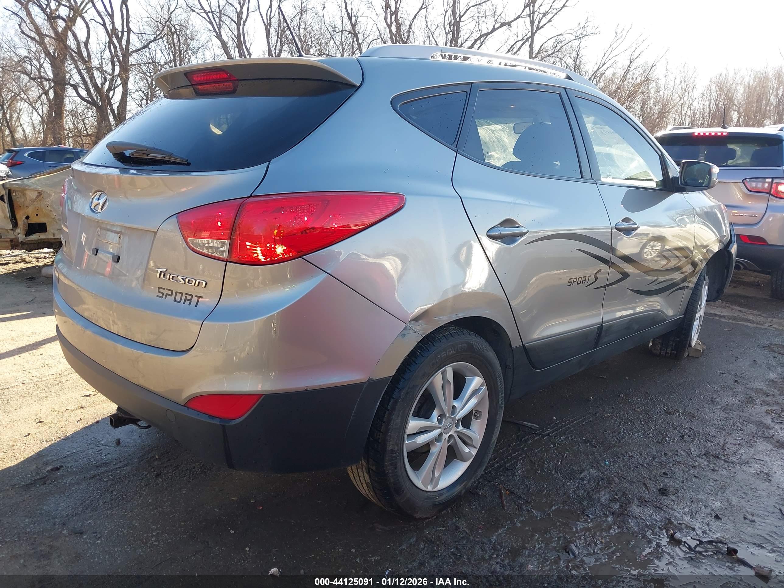 HYUNDAI TUCSON image 4