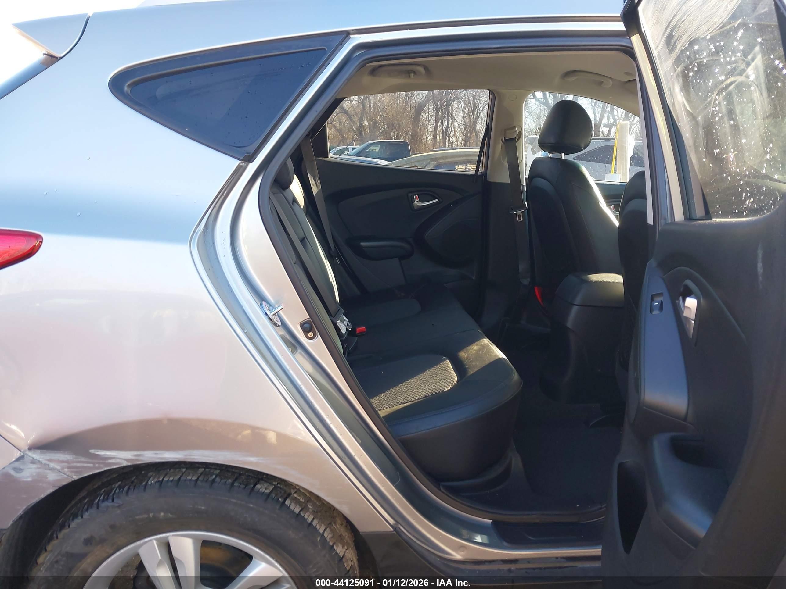 HYUNDAI TUCSON image 8