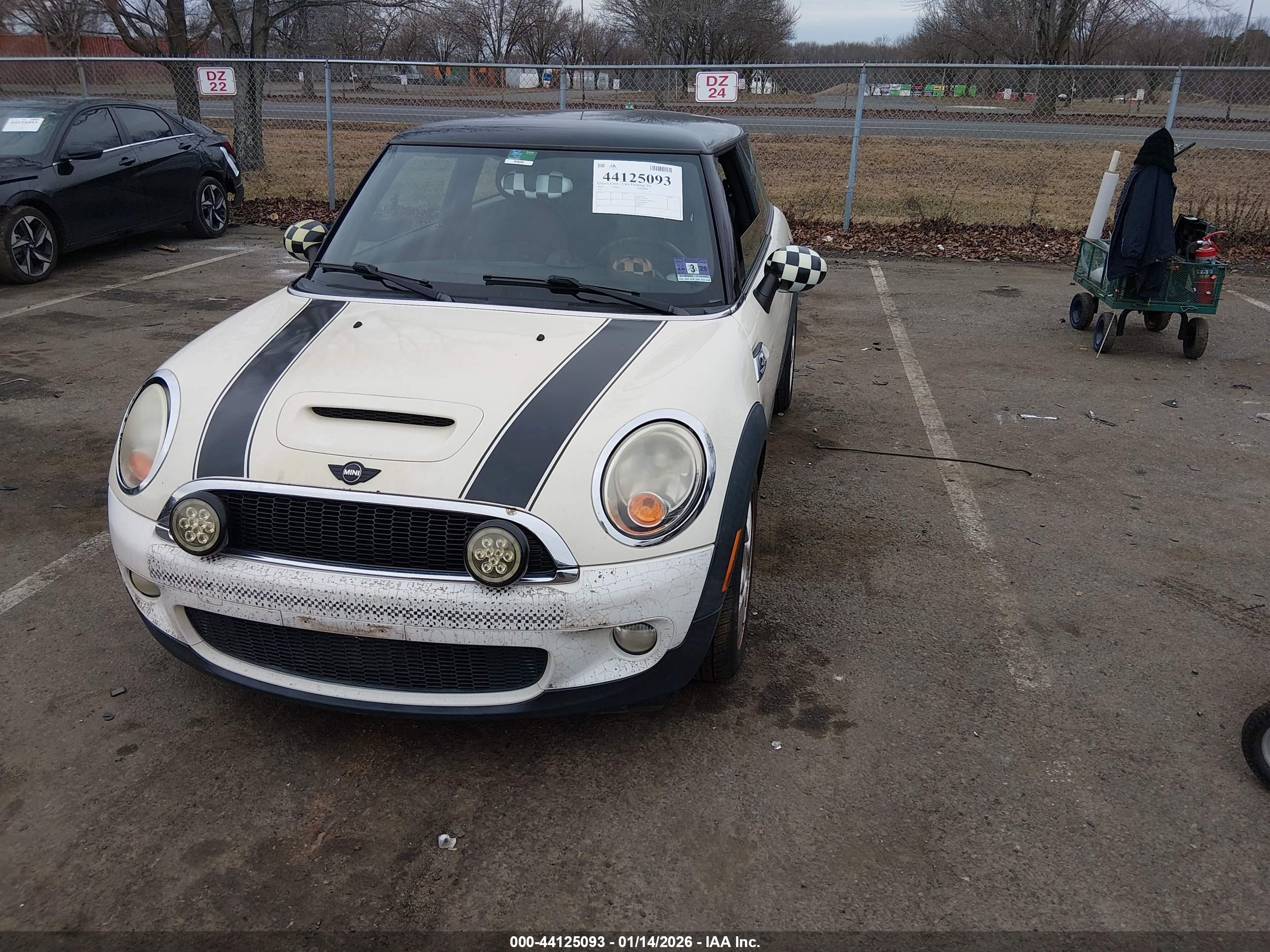 MINI COOPER image 2