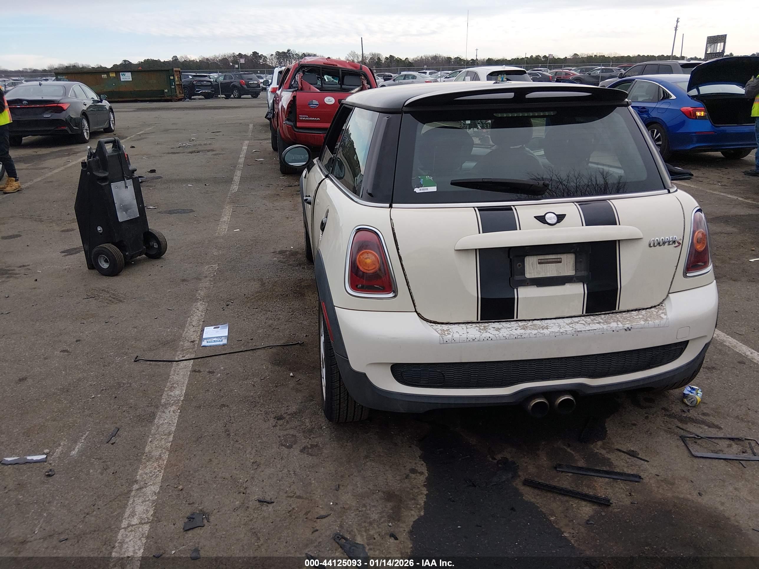 MINI COOPER image 3