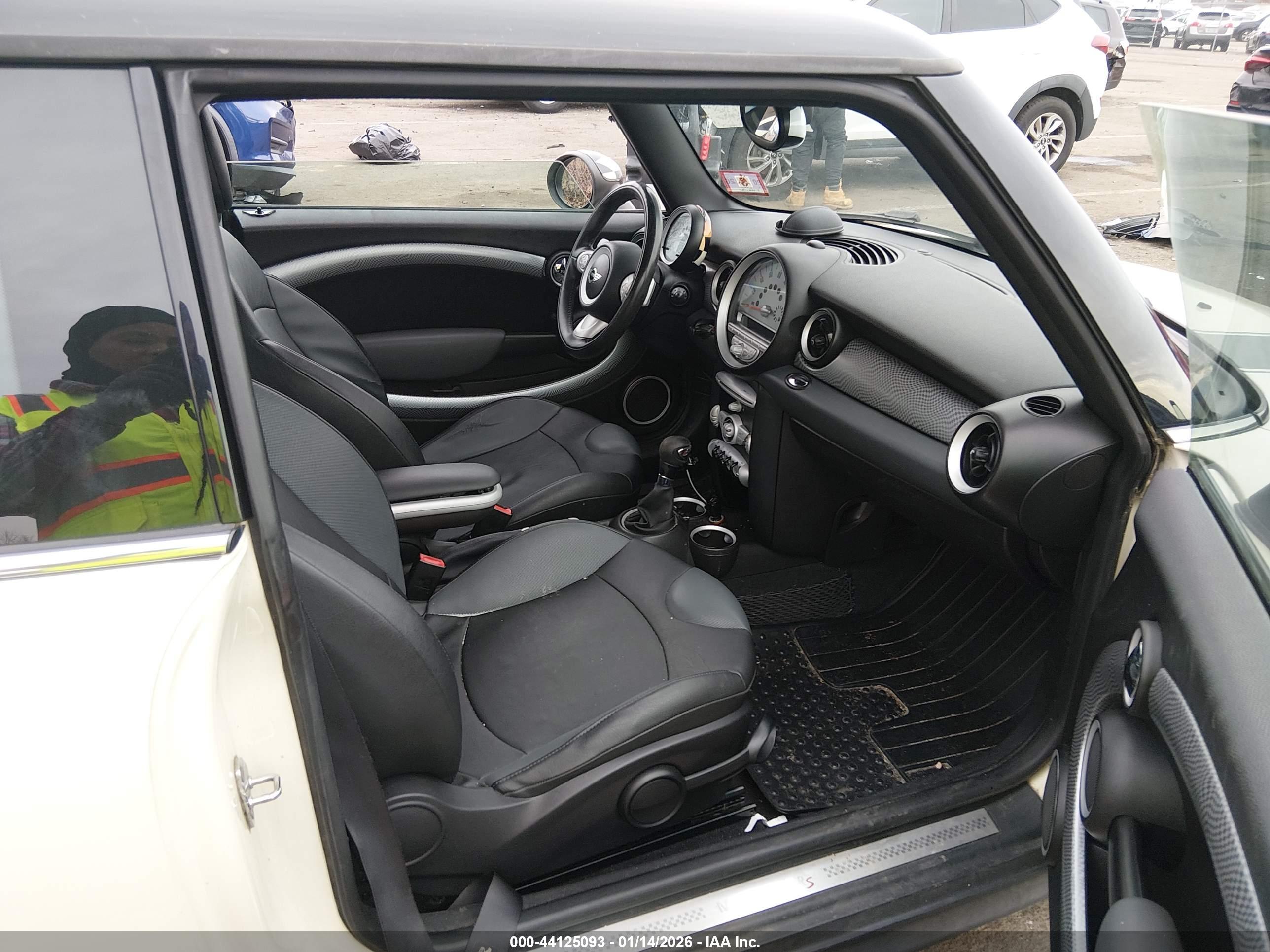 MINI COOPER image 5