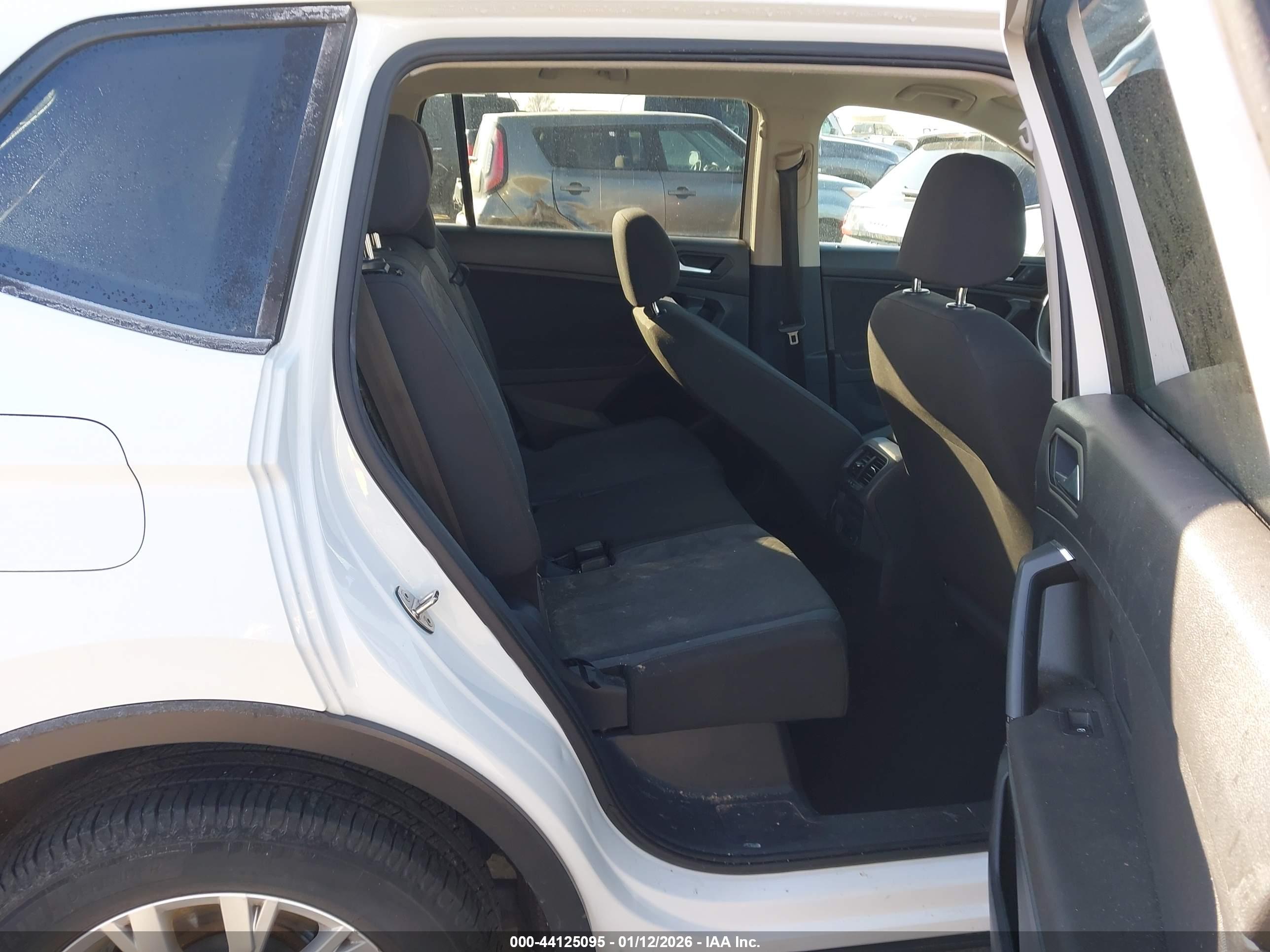 VOLKSWAGEN TIGUAN image 8