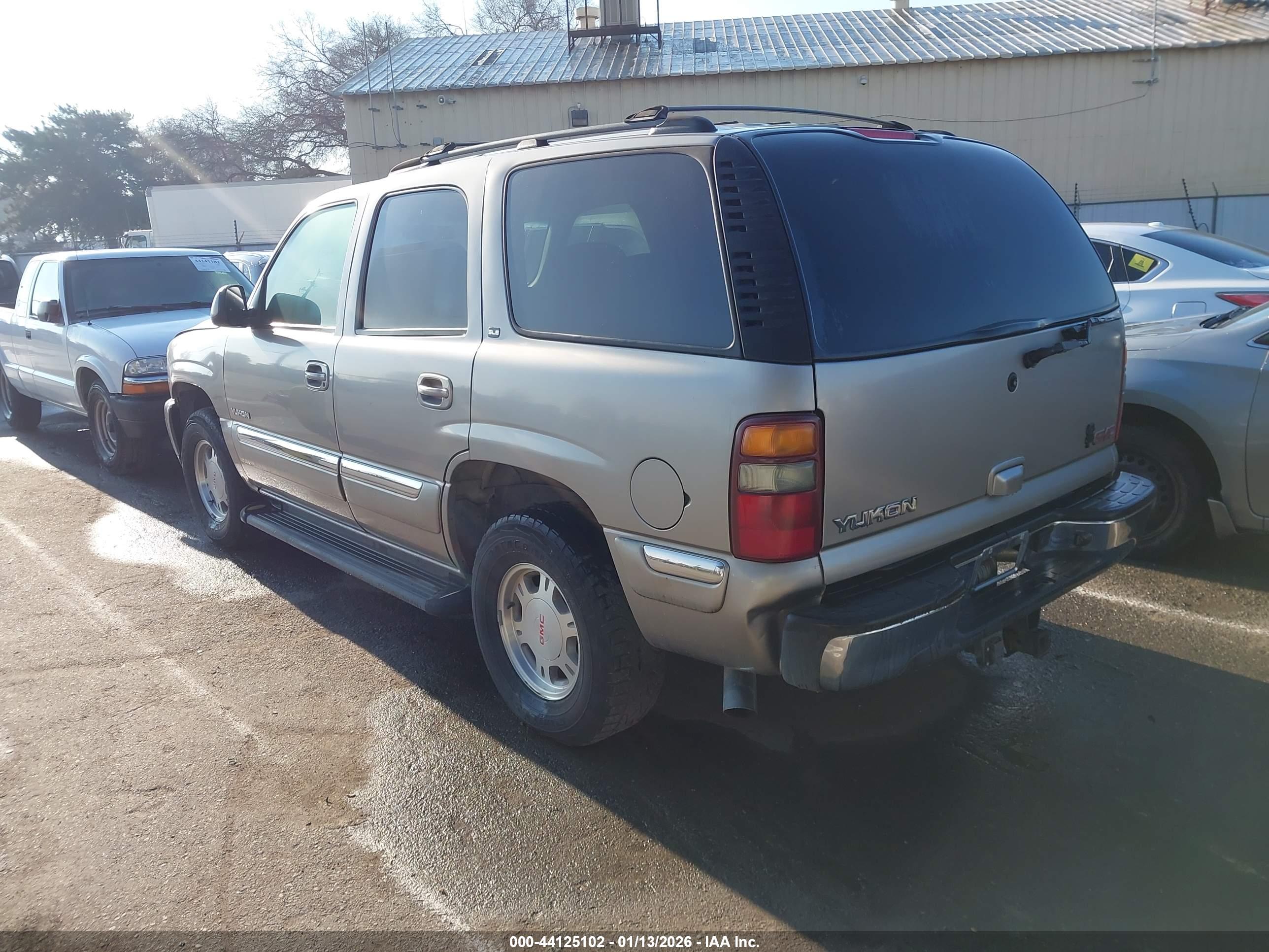 GMC YUKON image 3
