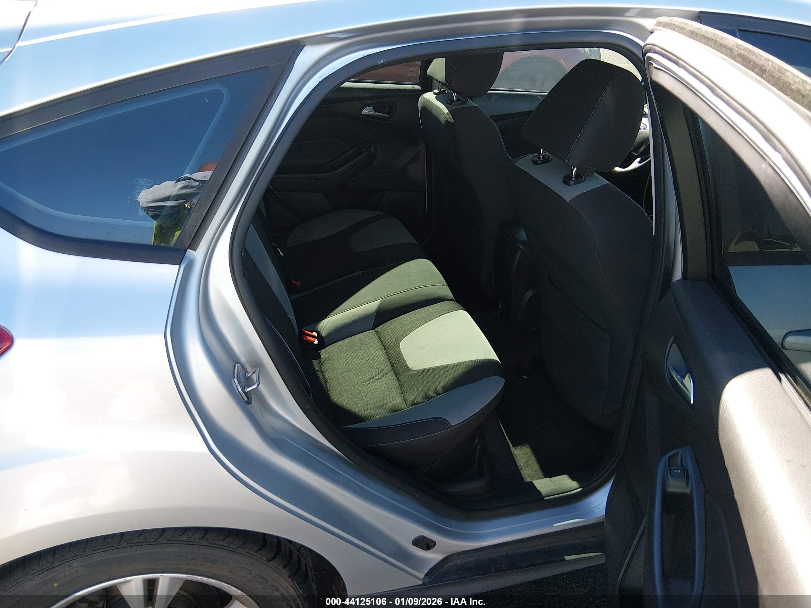 FORD FOCUS image 8