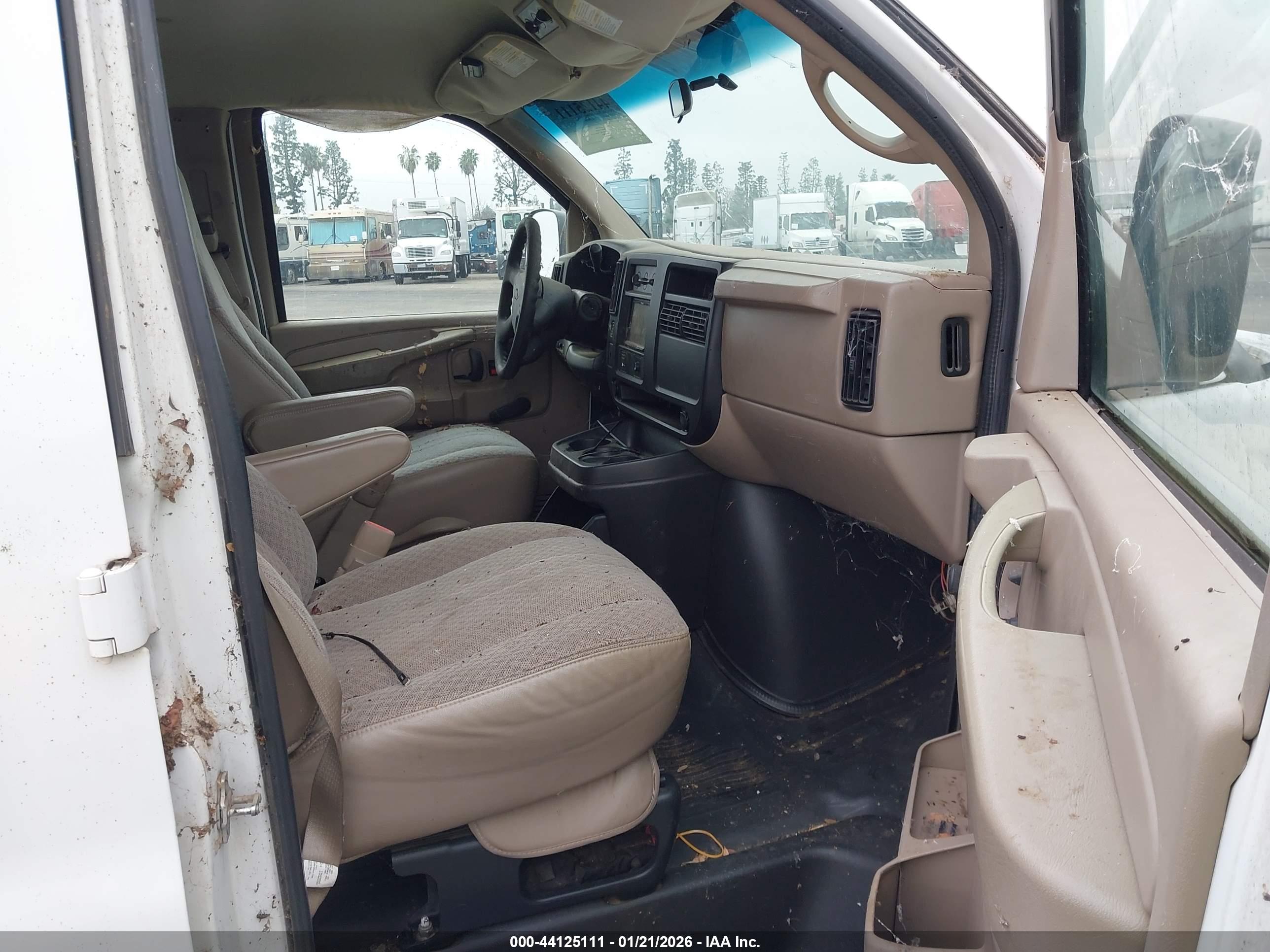 CHEVROLET EXPRESS image 5