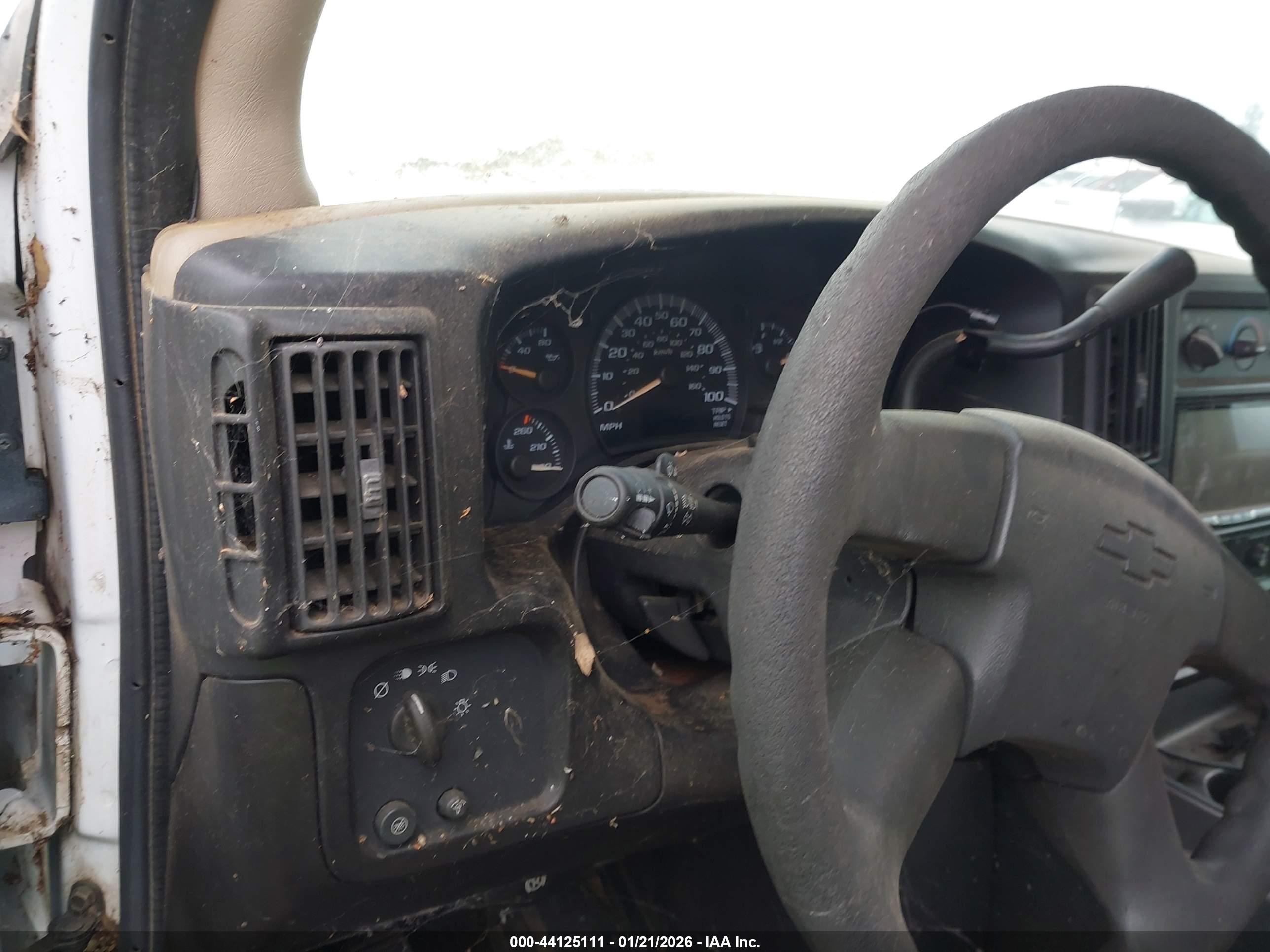 CHEVROLET EXPRESS image 7