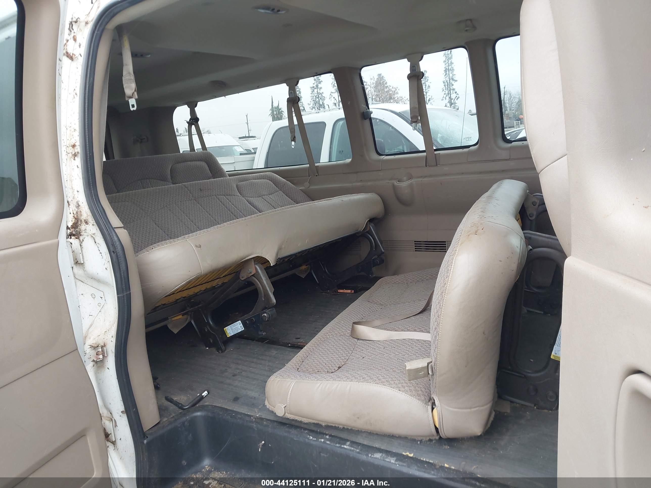 CHEVROLET EXPRESS image 8