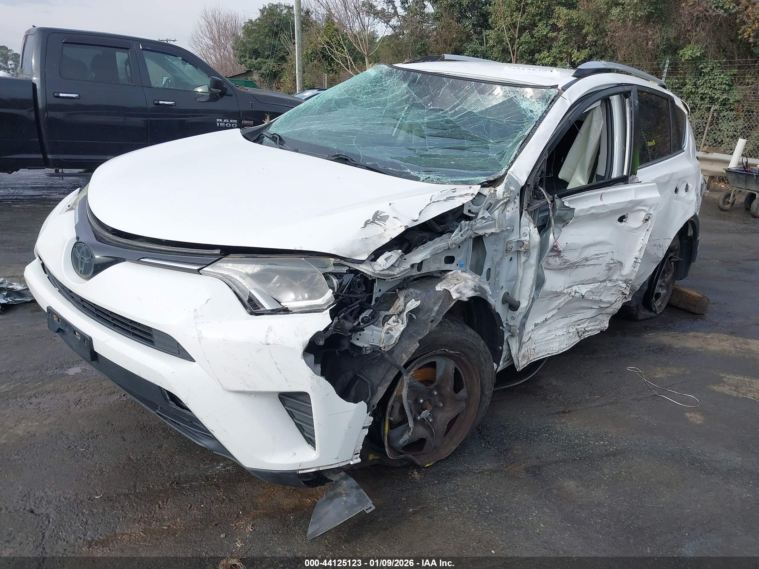 TOYOTA RAV4 image 2