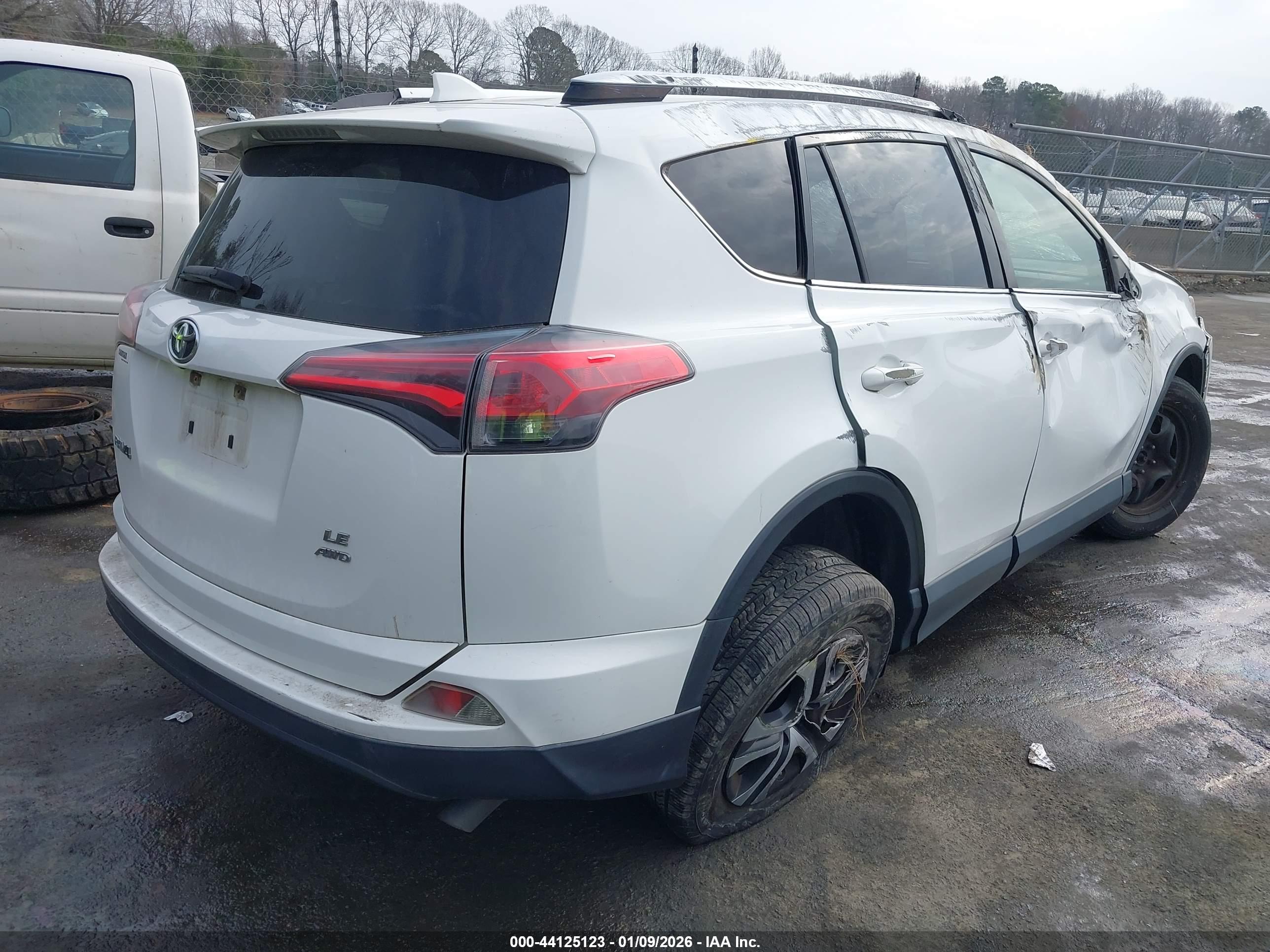 TOYOTA RAV4 image 4