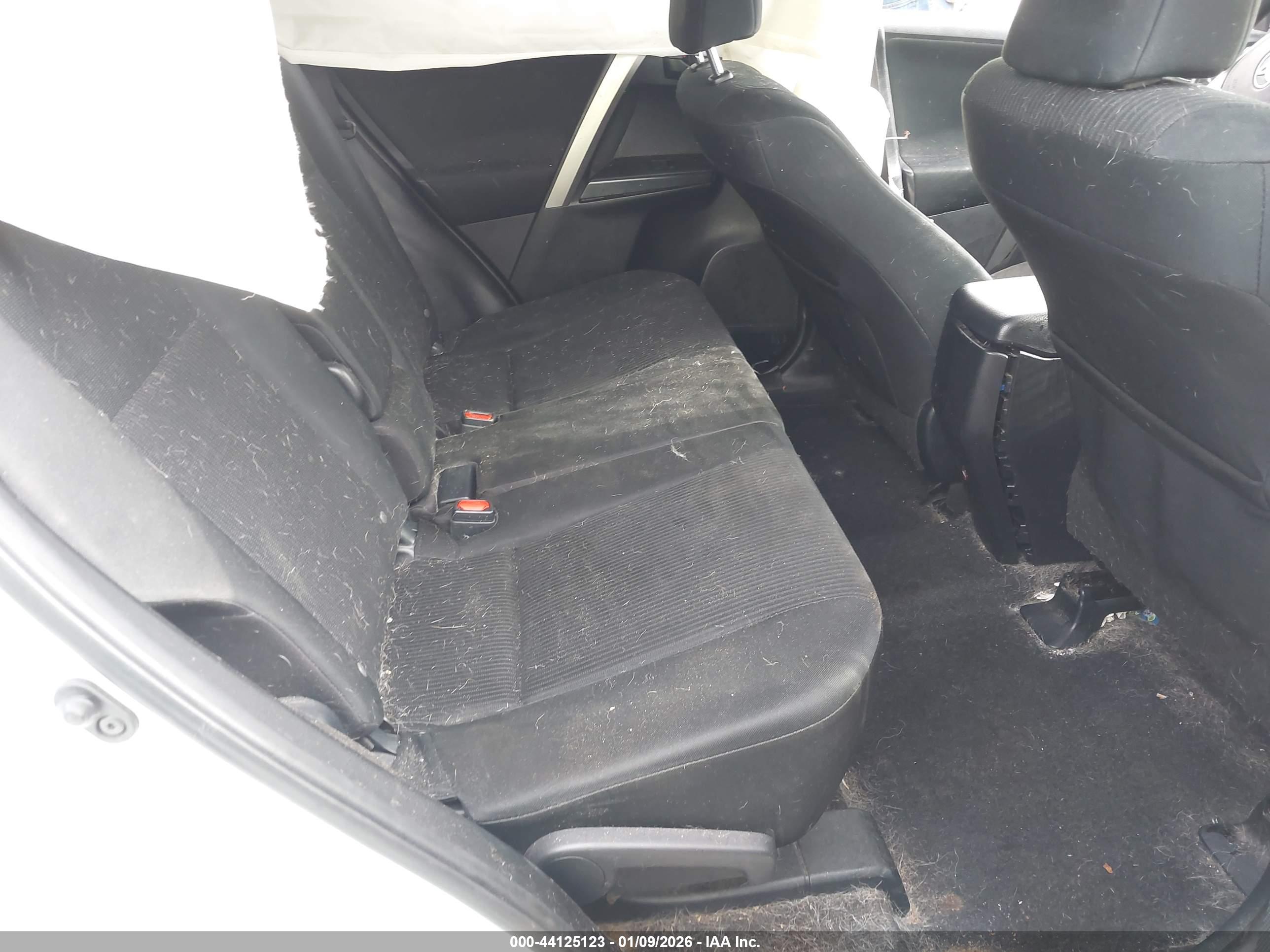 TOYOTA RAV4 image 8