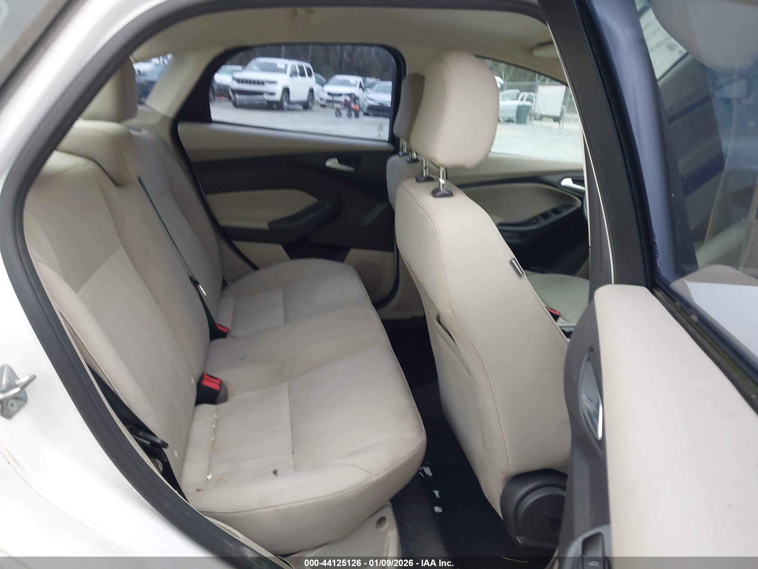 FORD FOCUS image 8