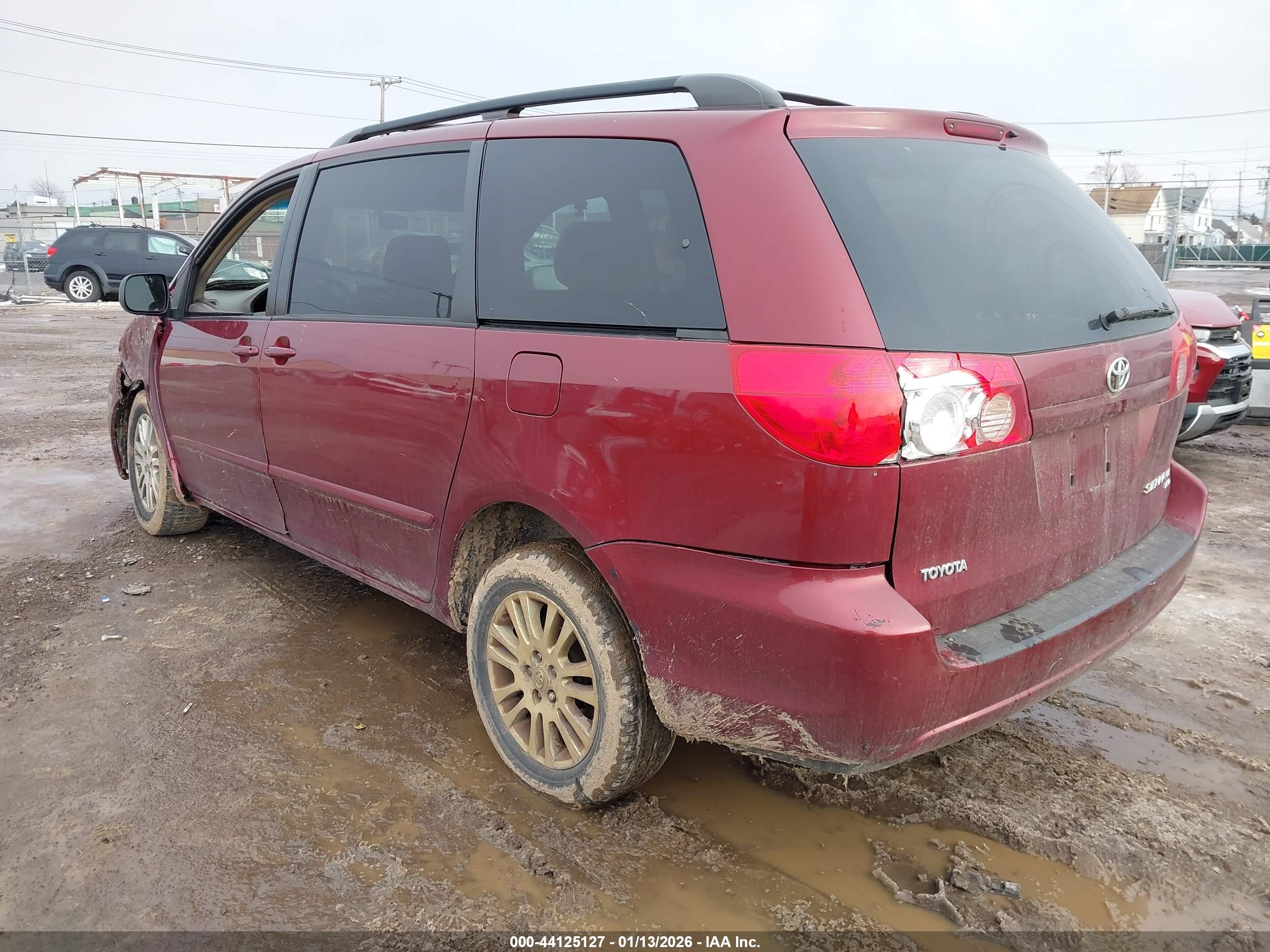 TOYOTA SIENNA image 3
