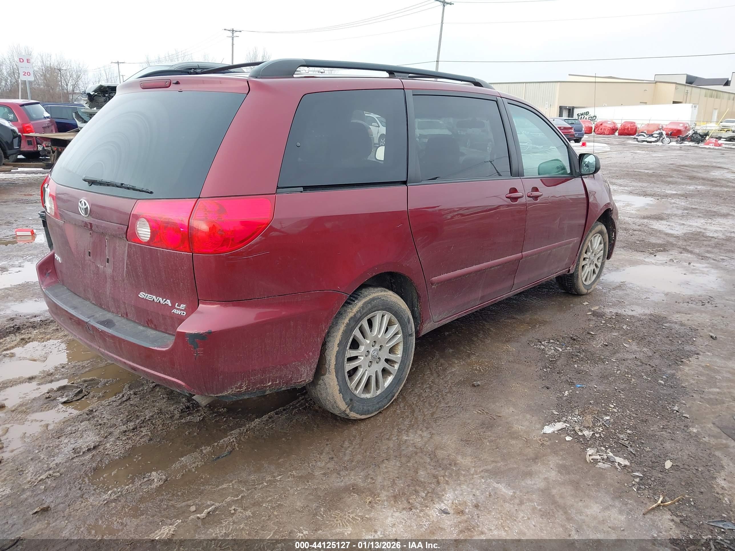 TOYOTA SIENNA image 4