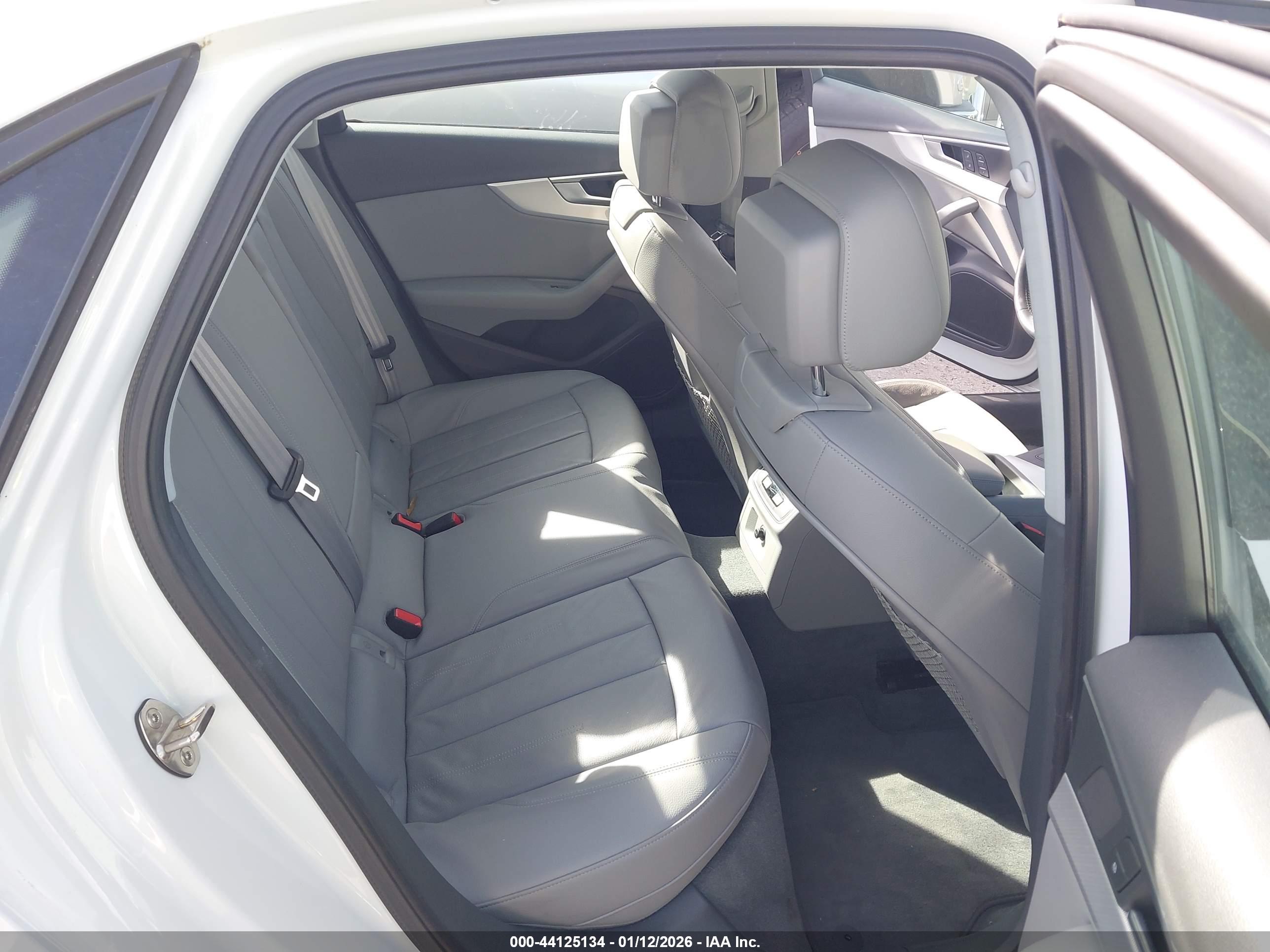 AUDI A4 image 8