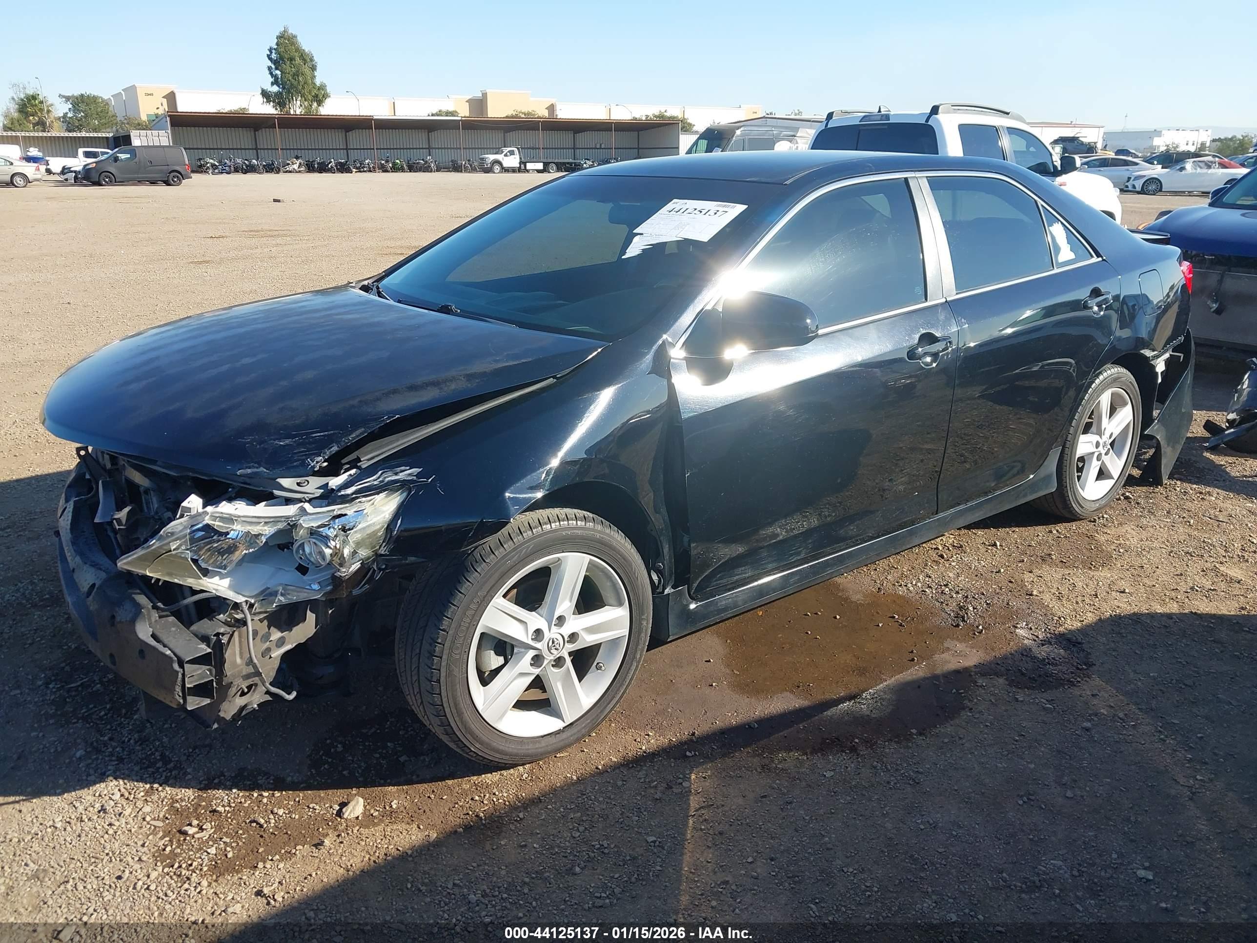 TOYOTA CAMRY image 2