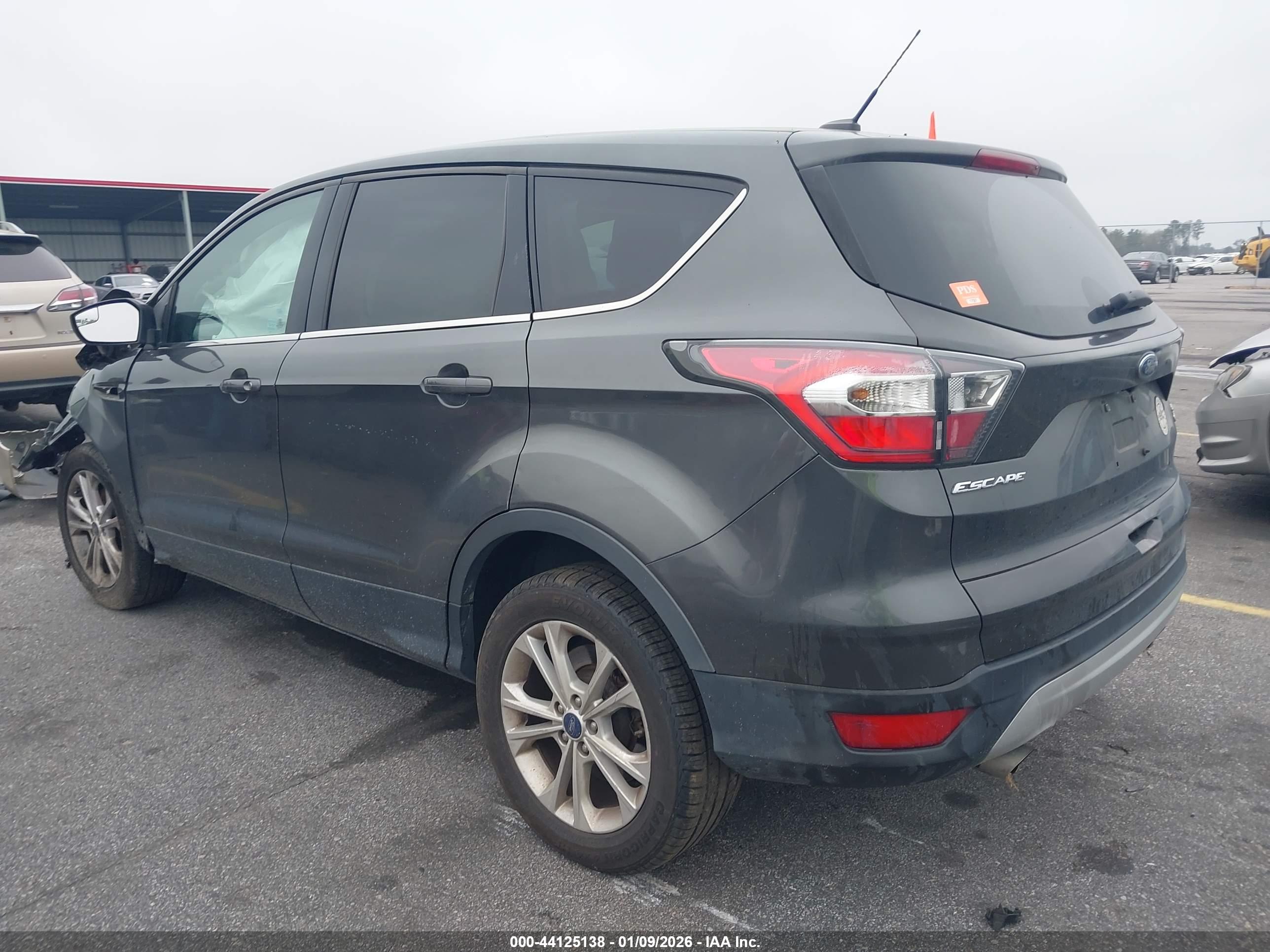FORD ESCAPE image 3