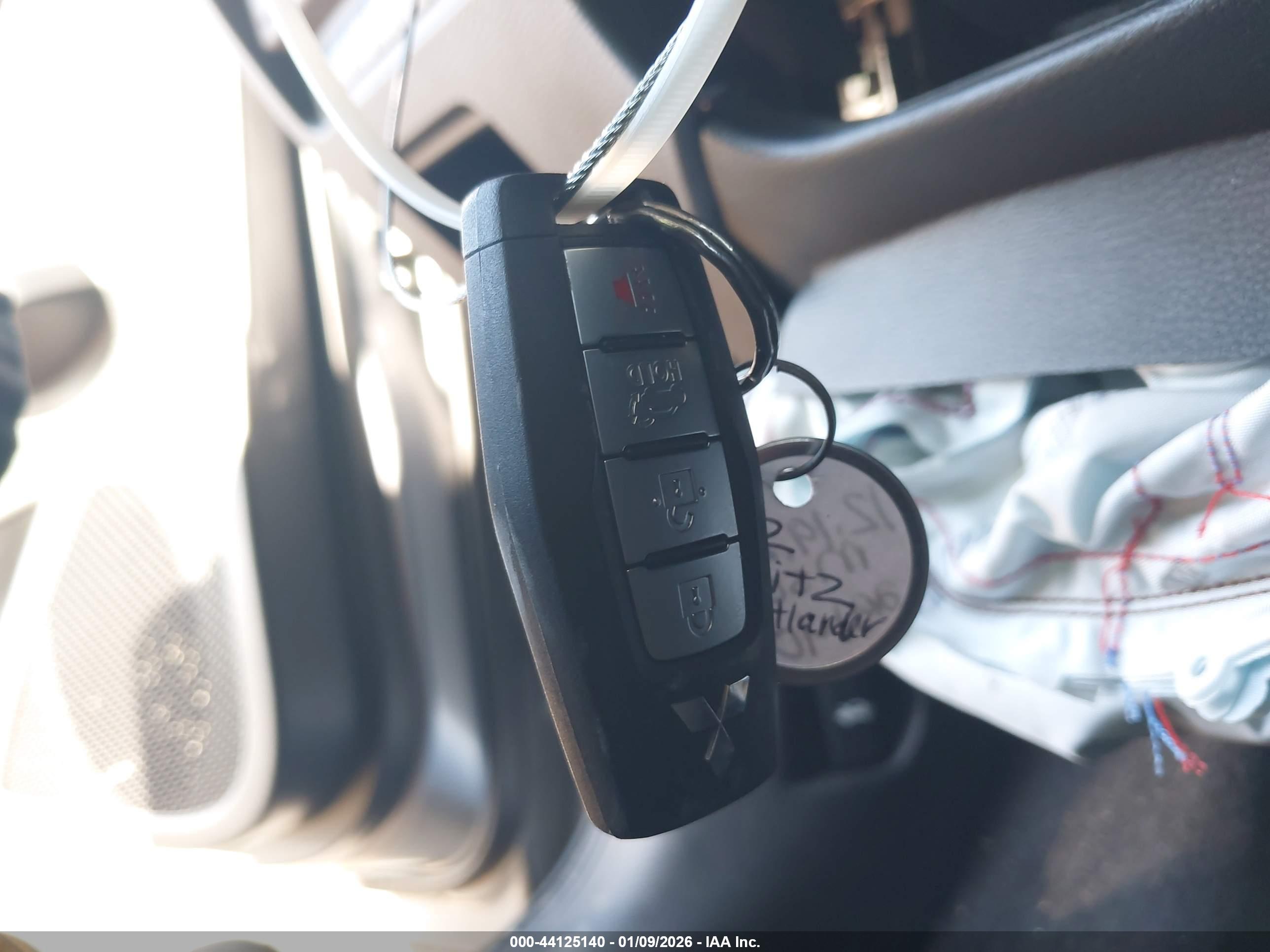 MITSUBISHI OUTLANDER image 11