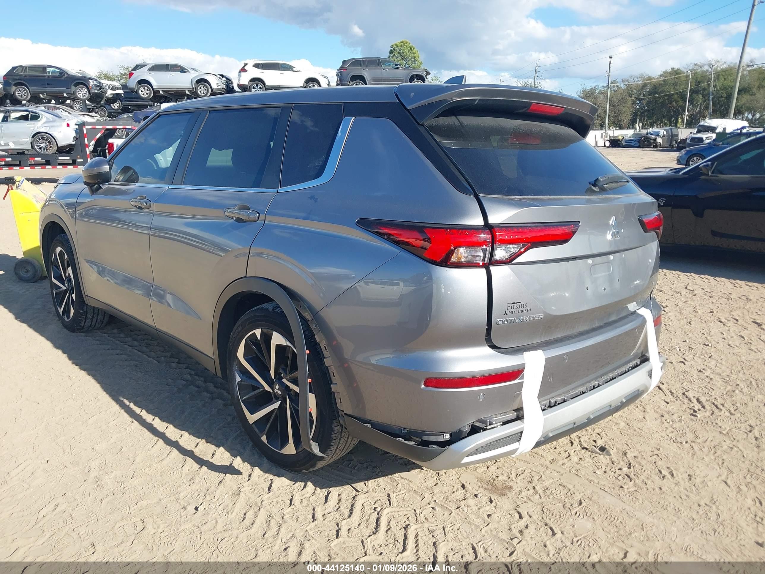 MITSUBISHI OUTLANDER image 3