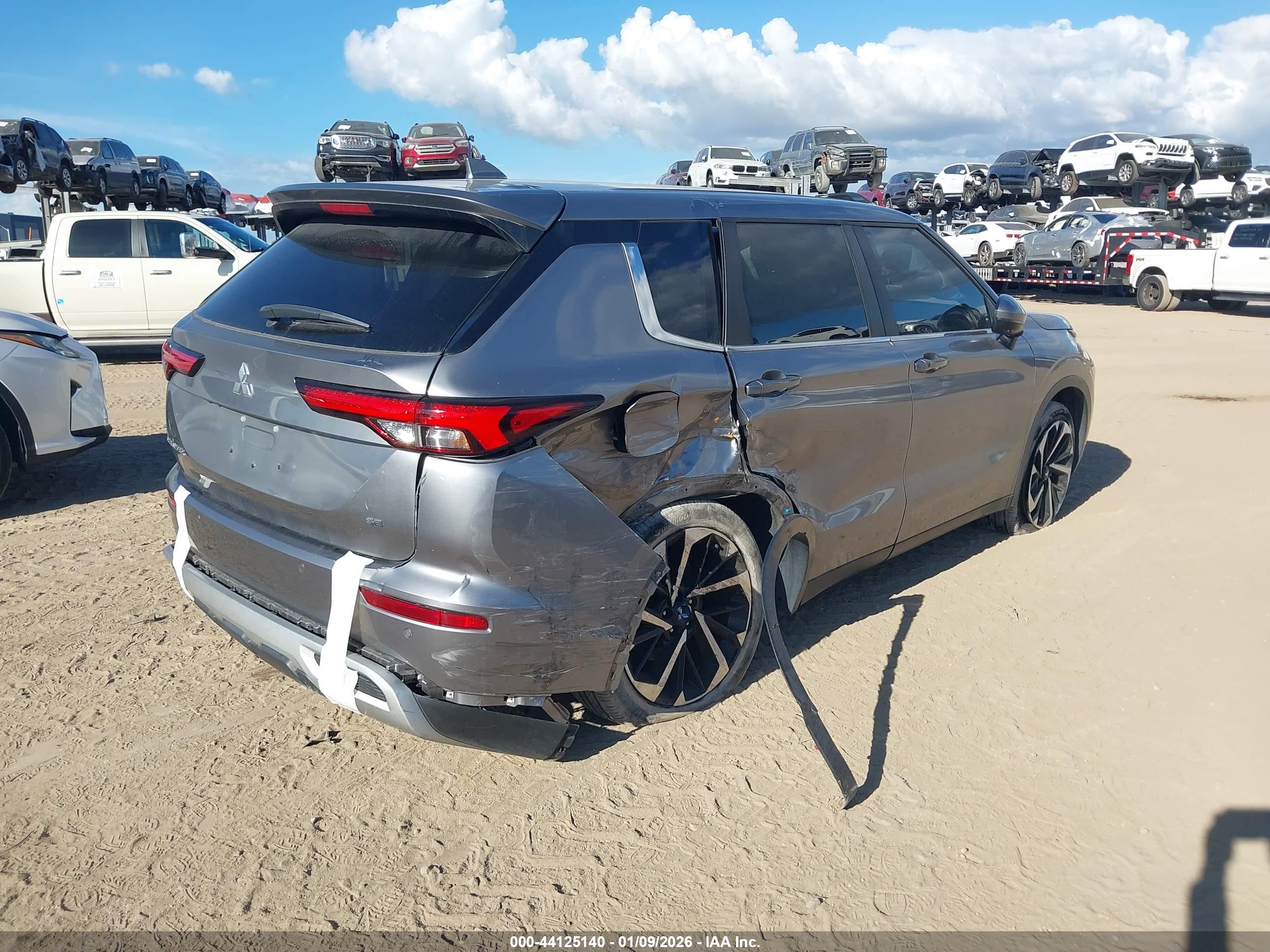 MITSUBISHI OUTLANDER image 4