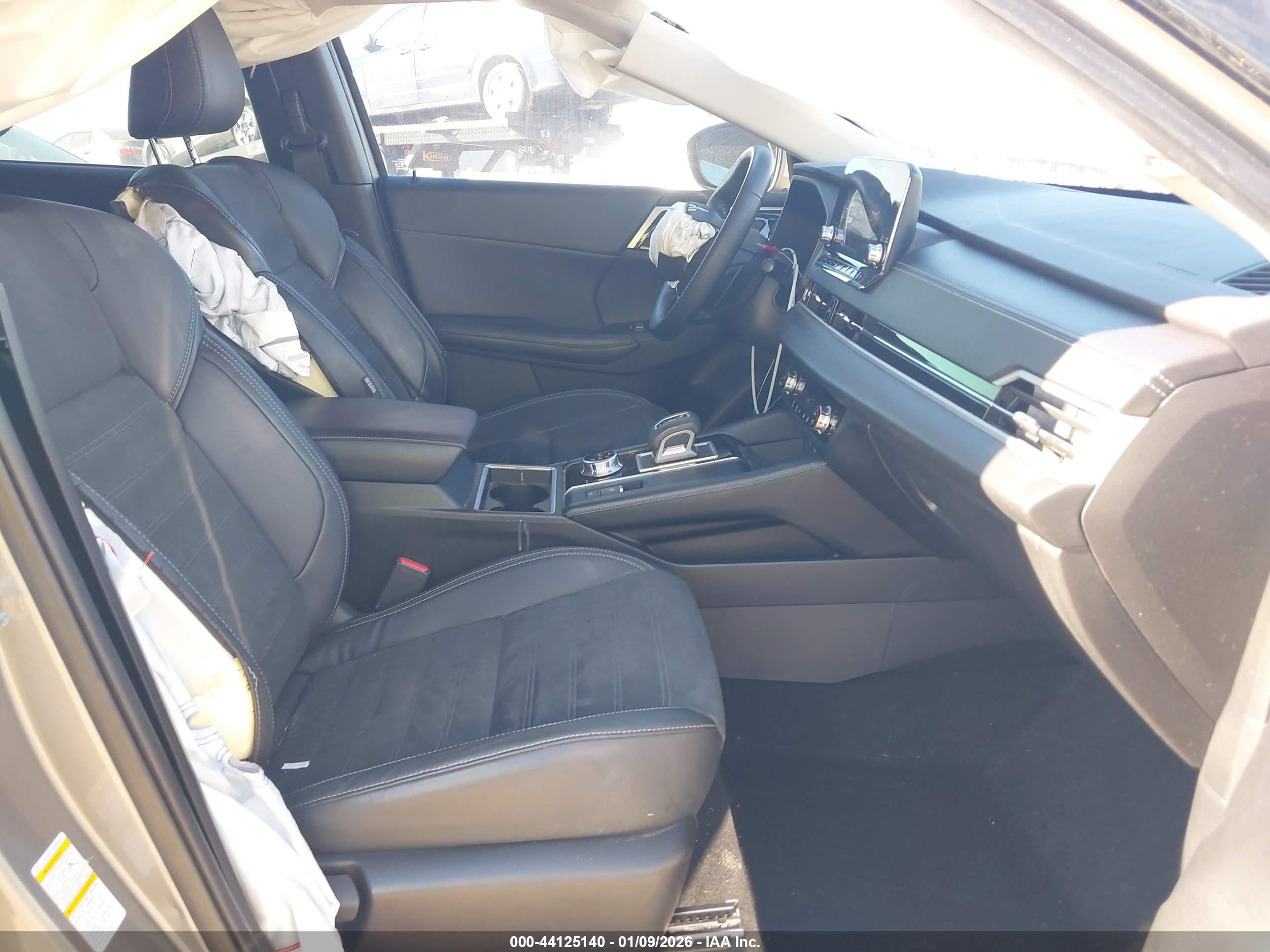 MITSUBISHI OUTLANDER image 5