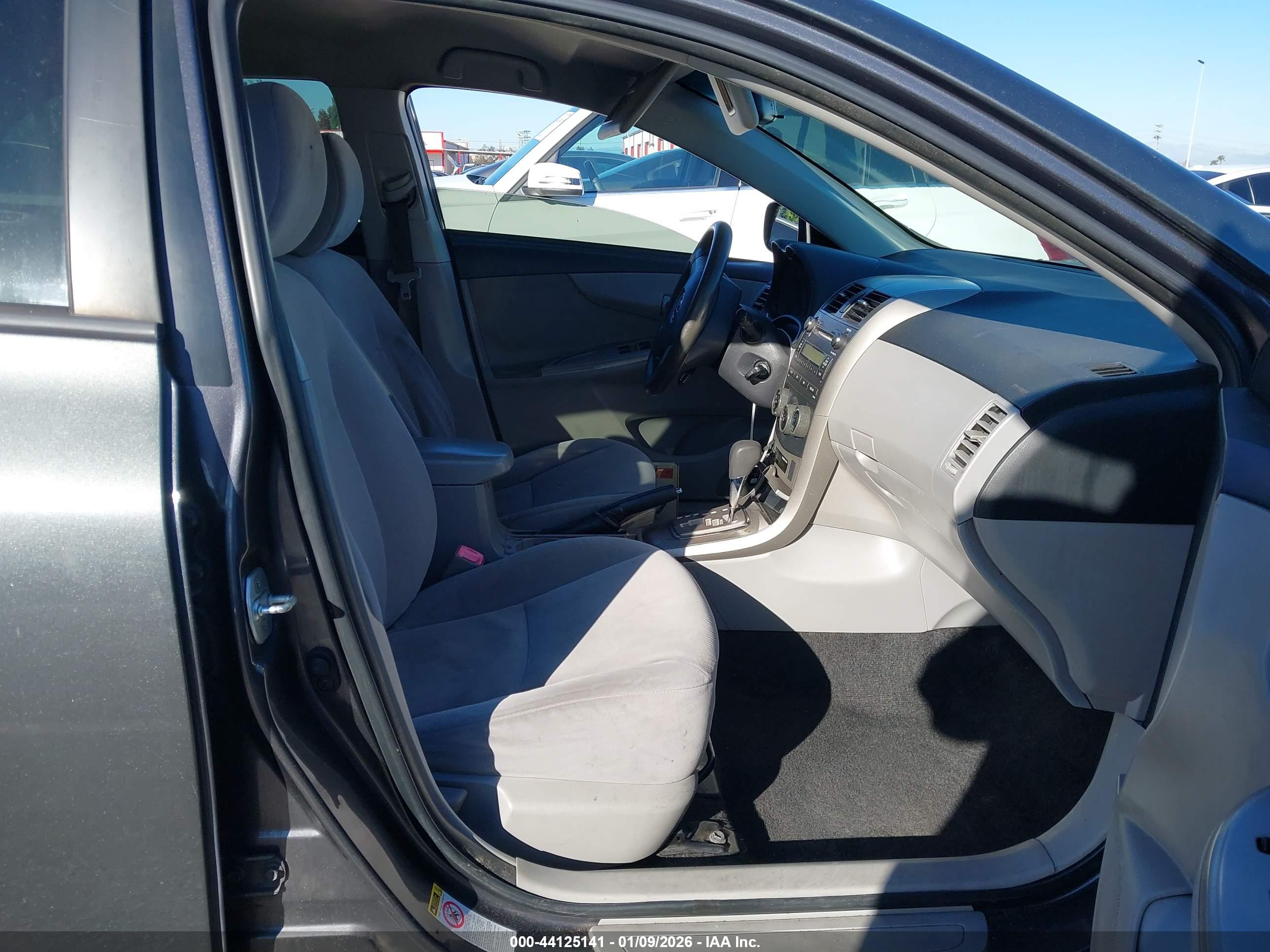 TOYOTA COROLLA image 5
