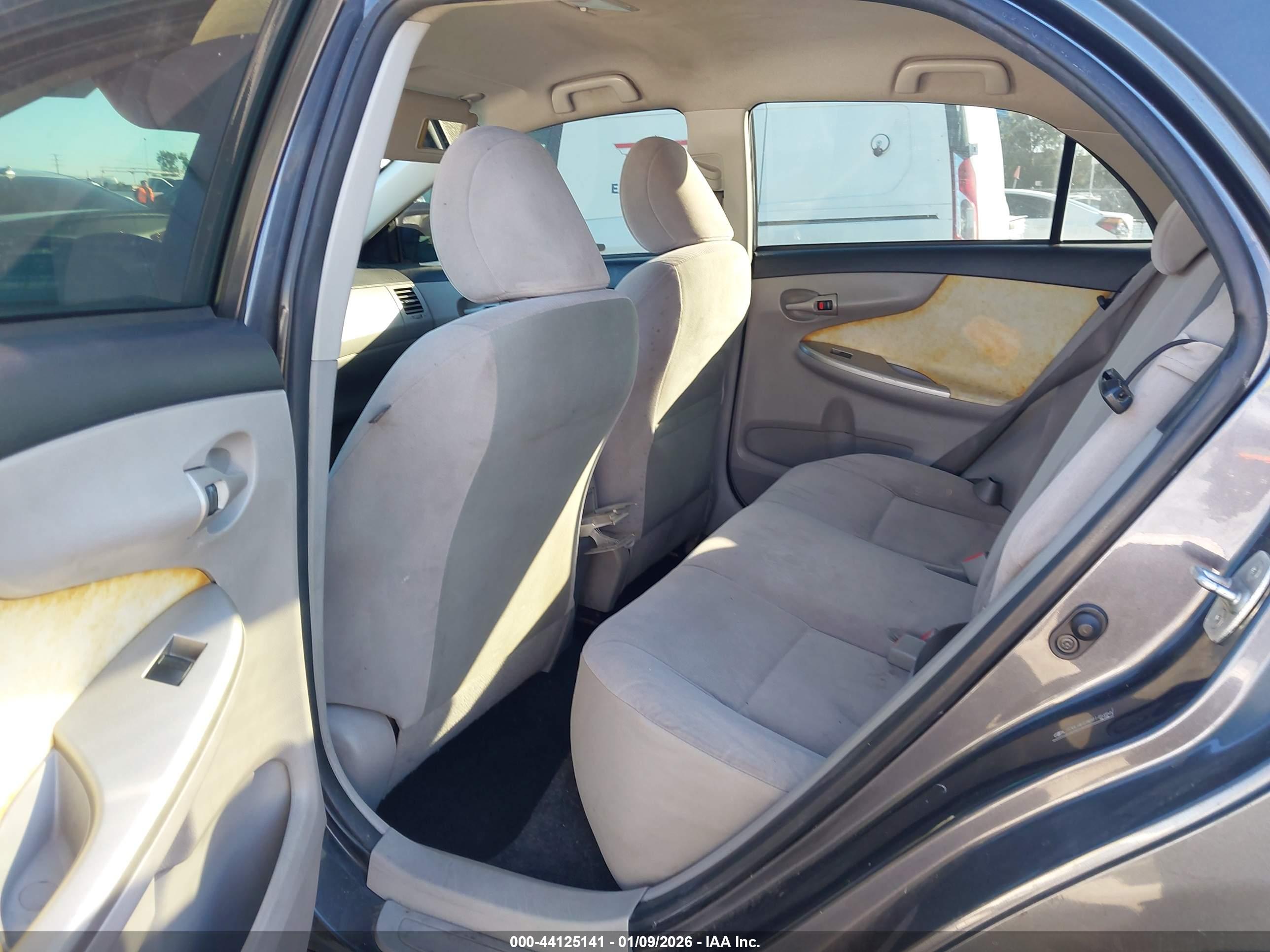 TOYOTA COROLLA image 8