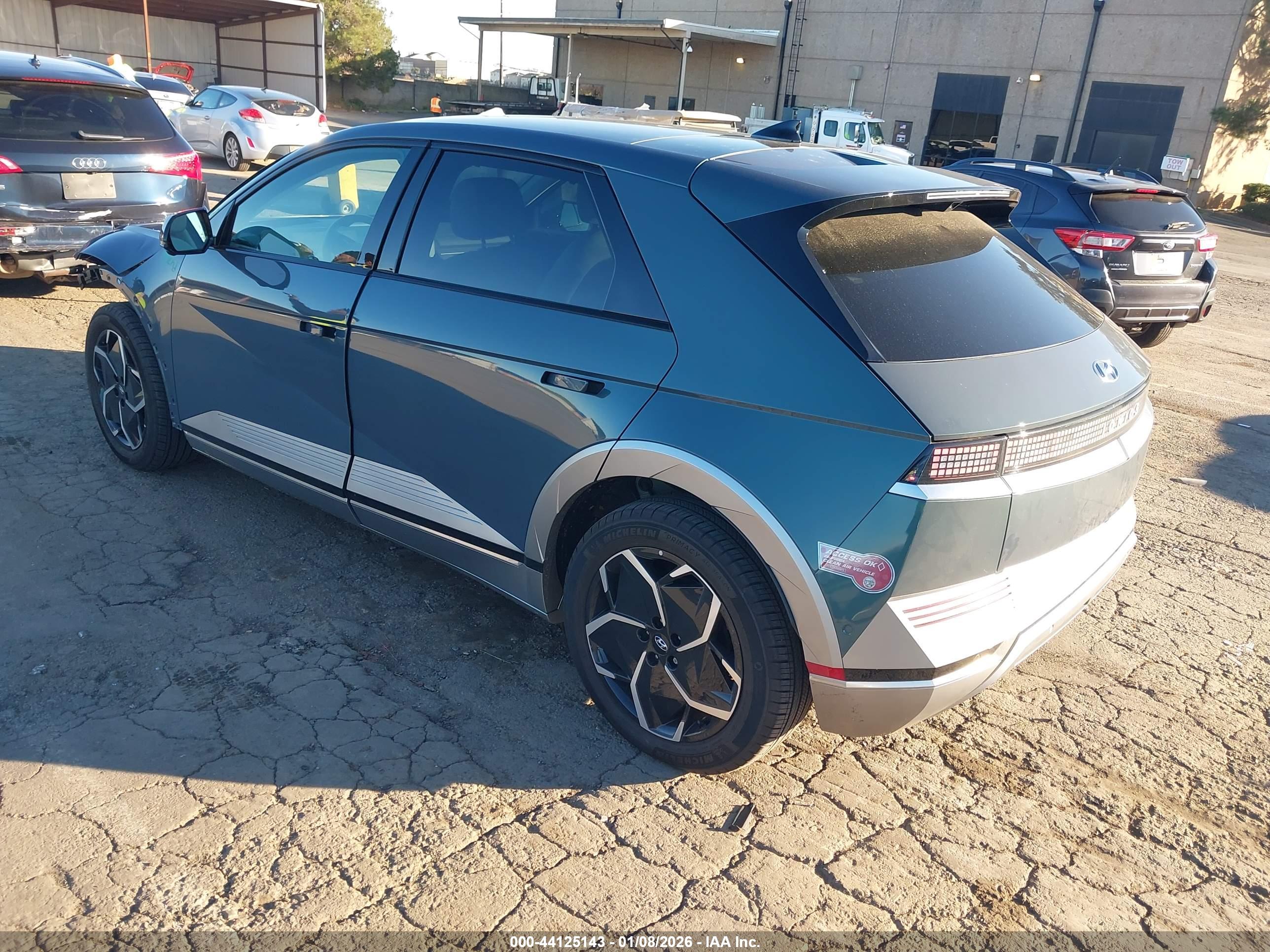 HYUNDAI IONIQ image 3