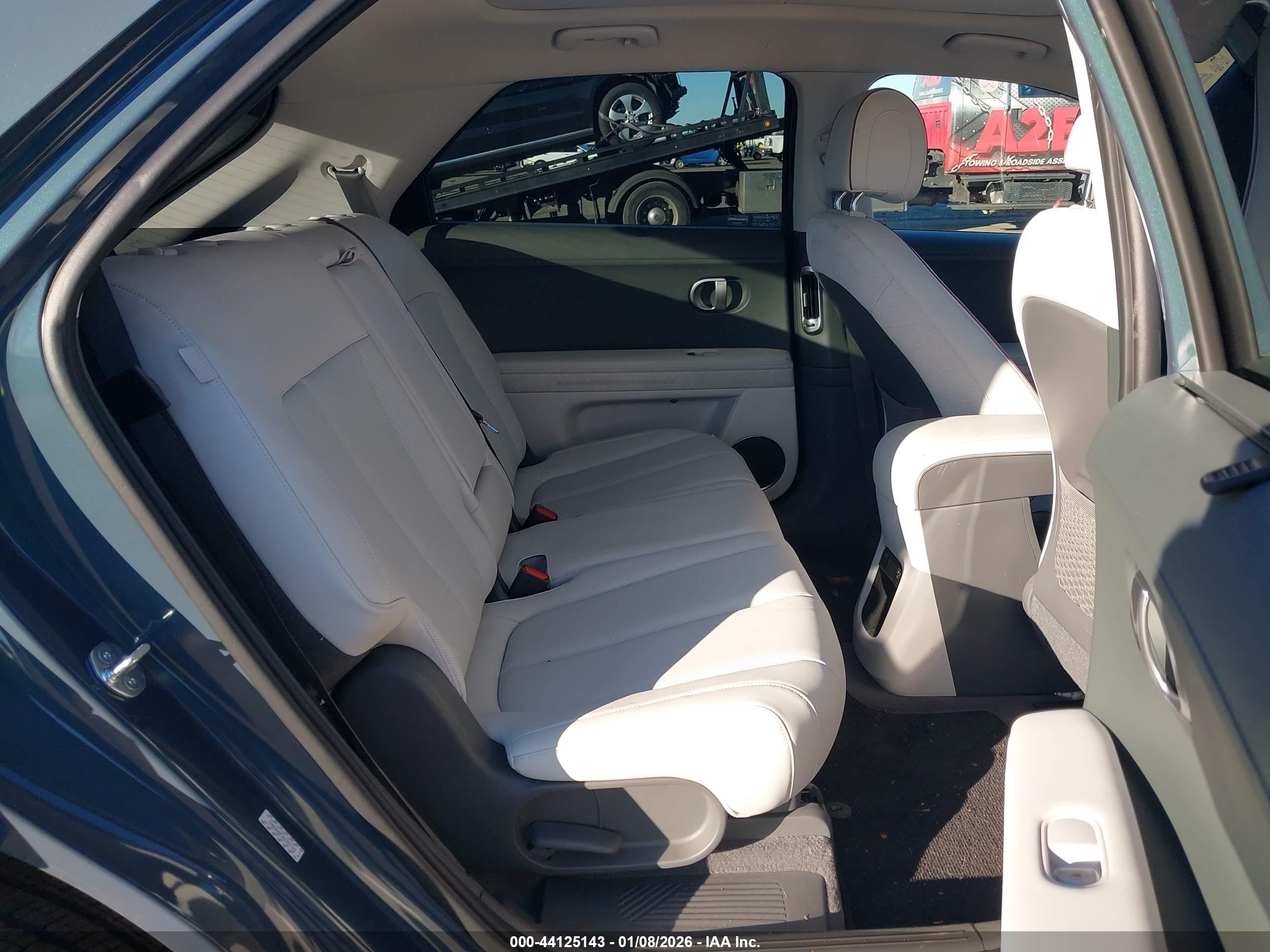HYUNDAI IONIQ image 8