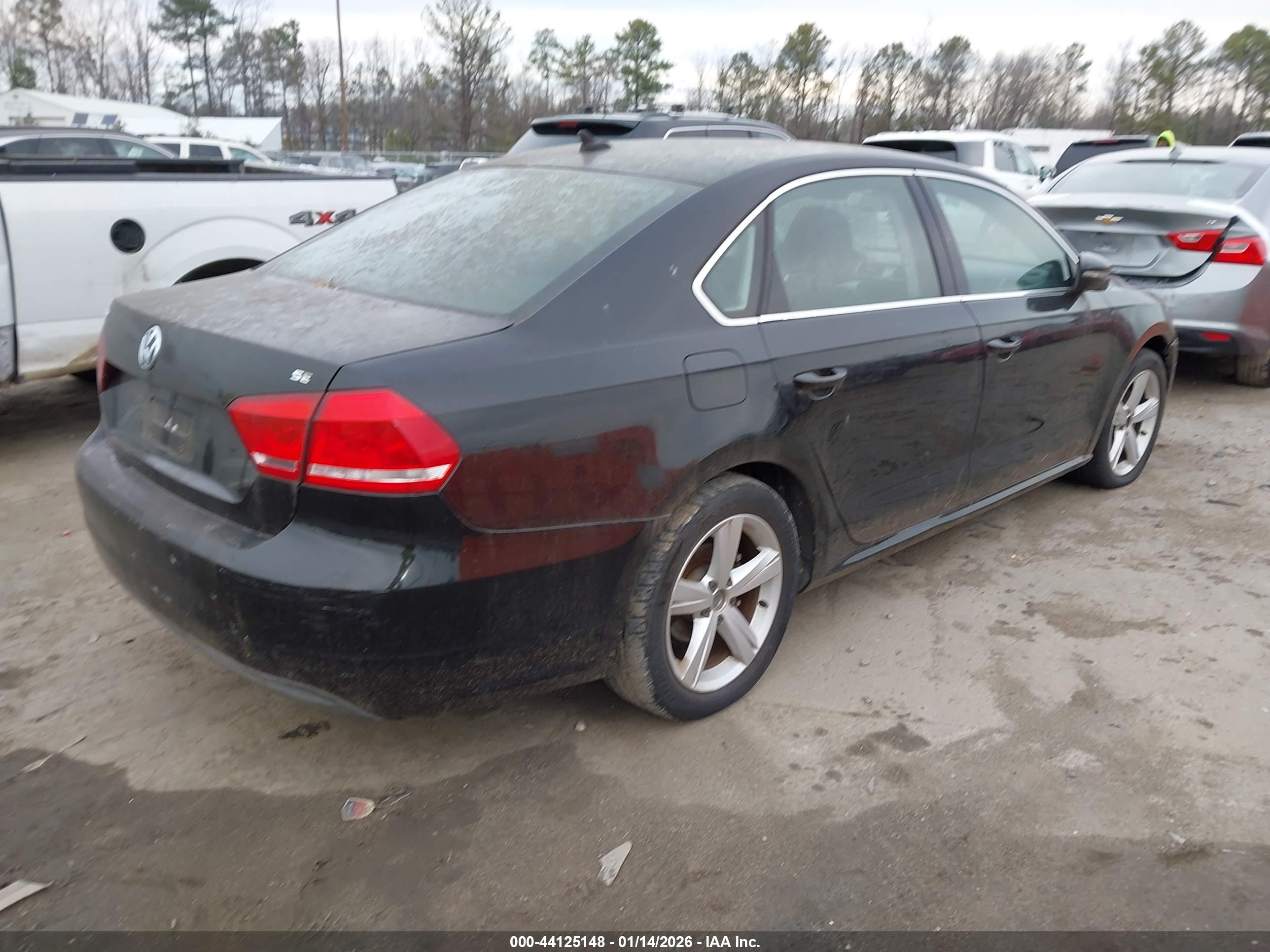 VOLKSWAGEN PASSAT image 4