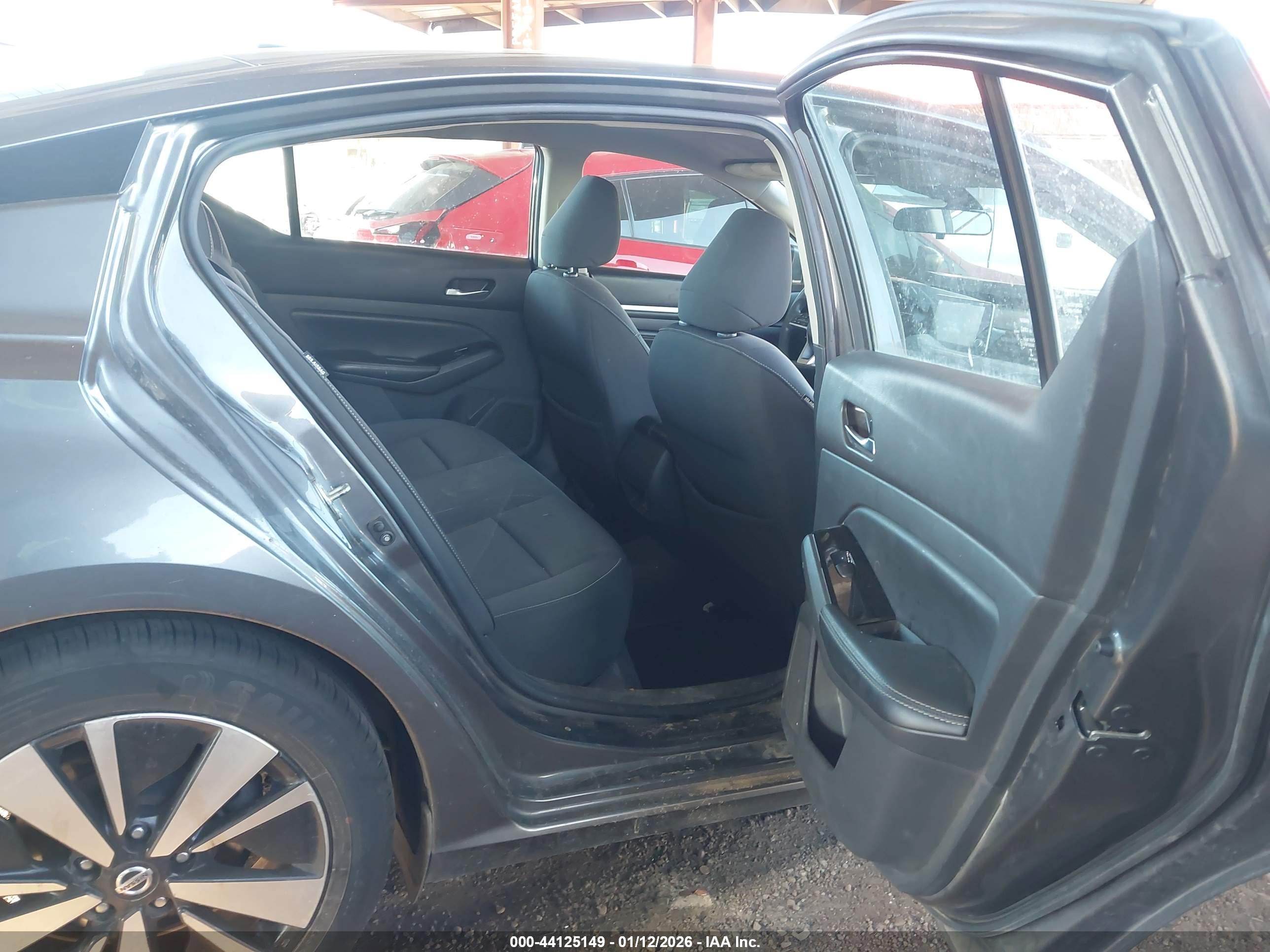 NISSAN ALTIMA image 8