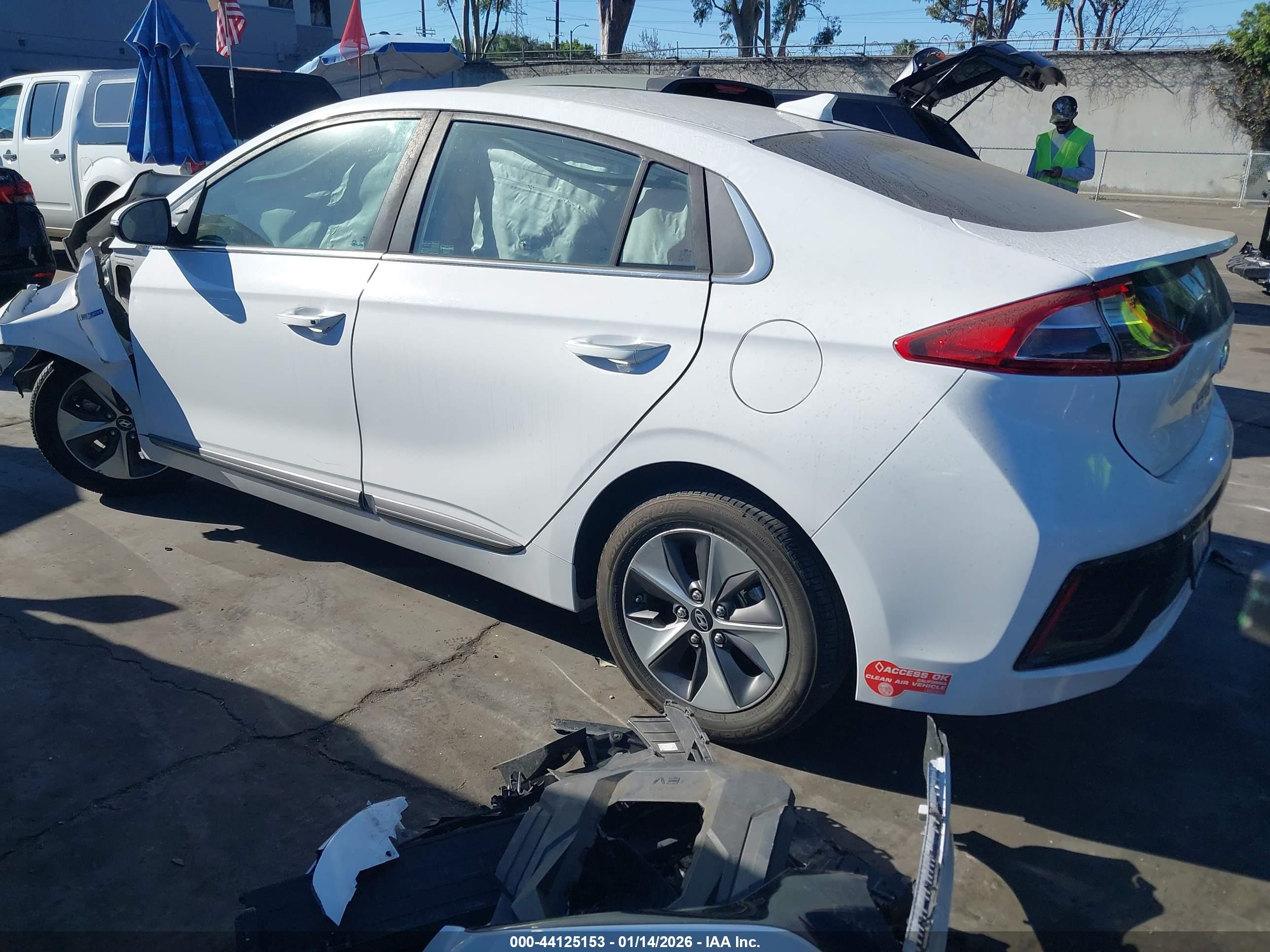 HYUNDAI IONIQ image 3