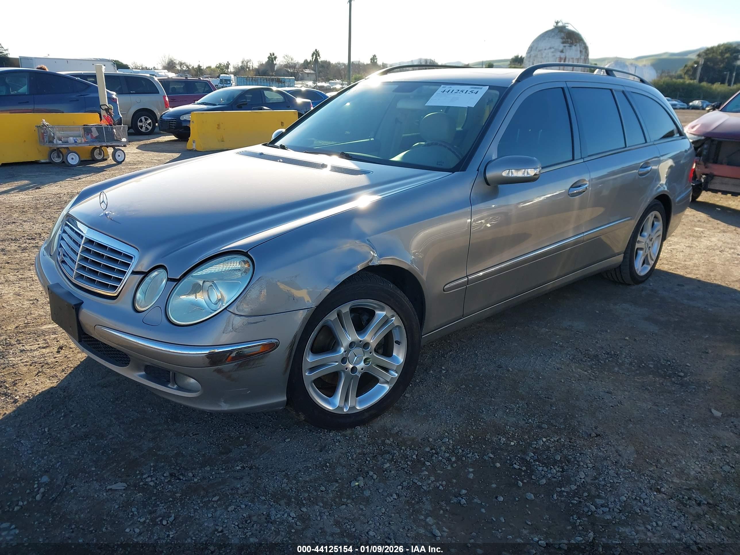 MERCEDES-BENZ E image 2