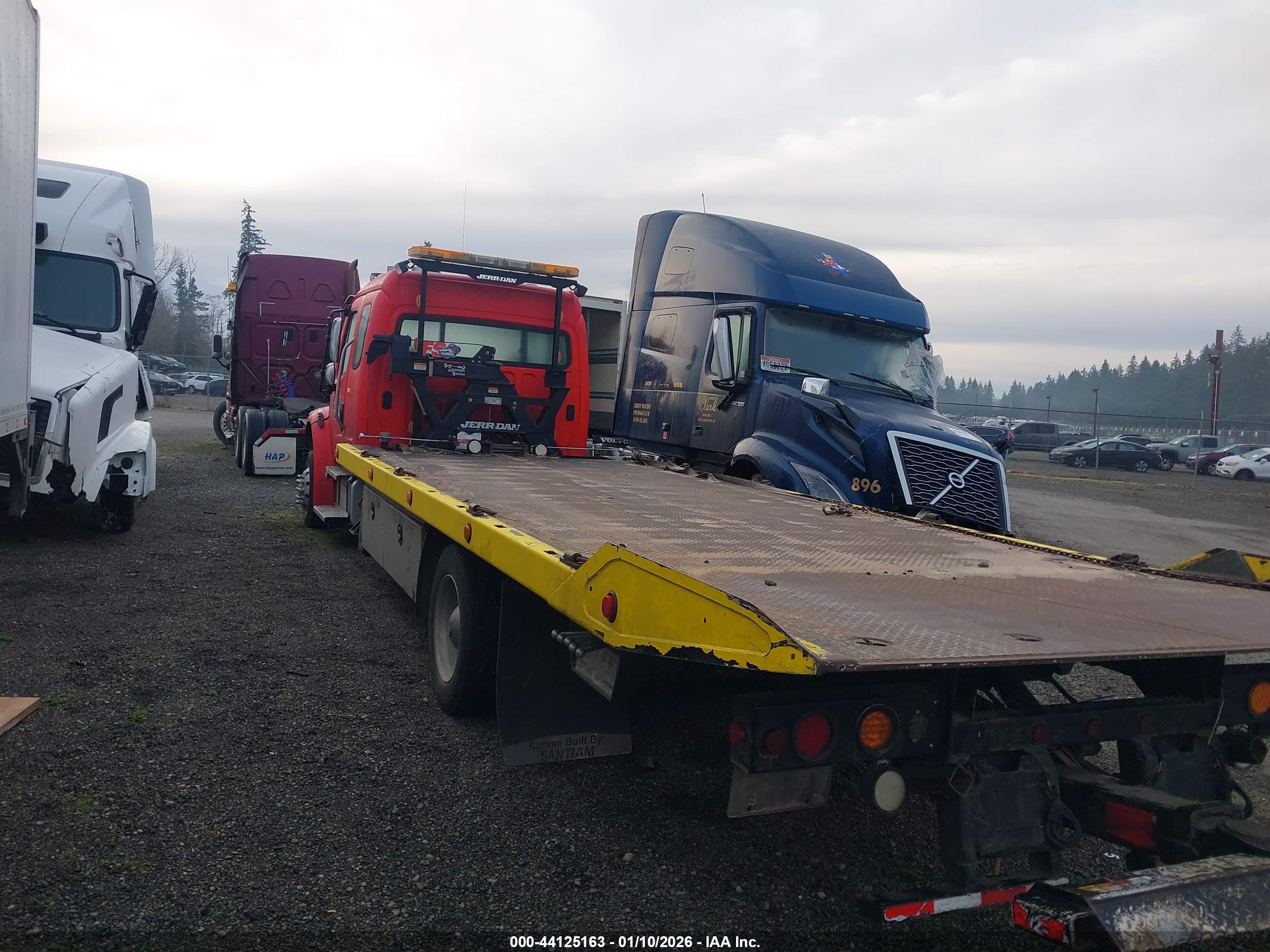 FREIGHTLINER M2 image 3