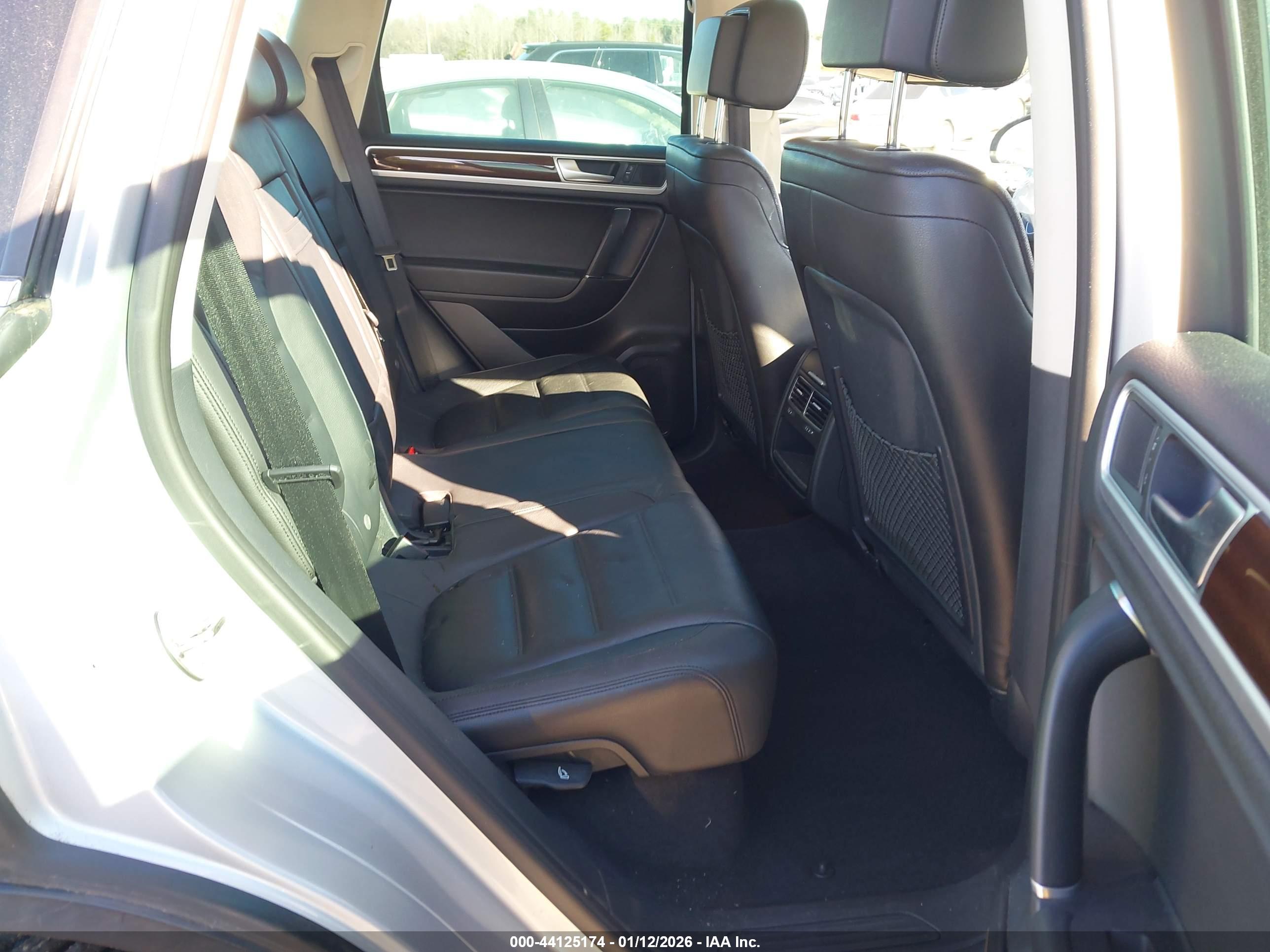 VOLKSWAGEN TOUAREG image 8