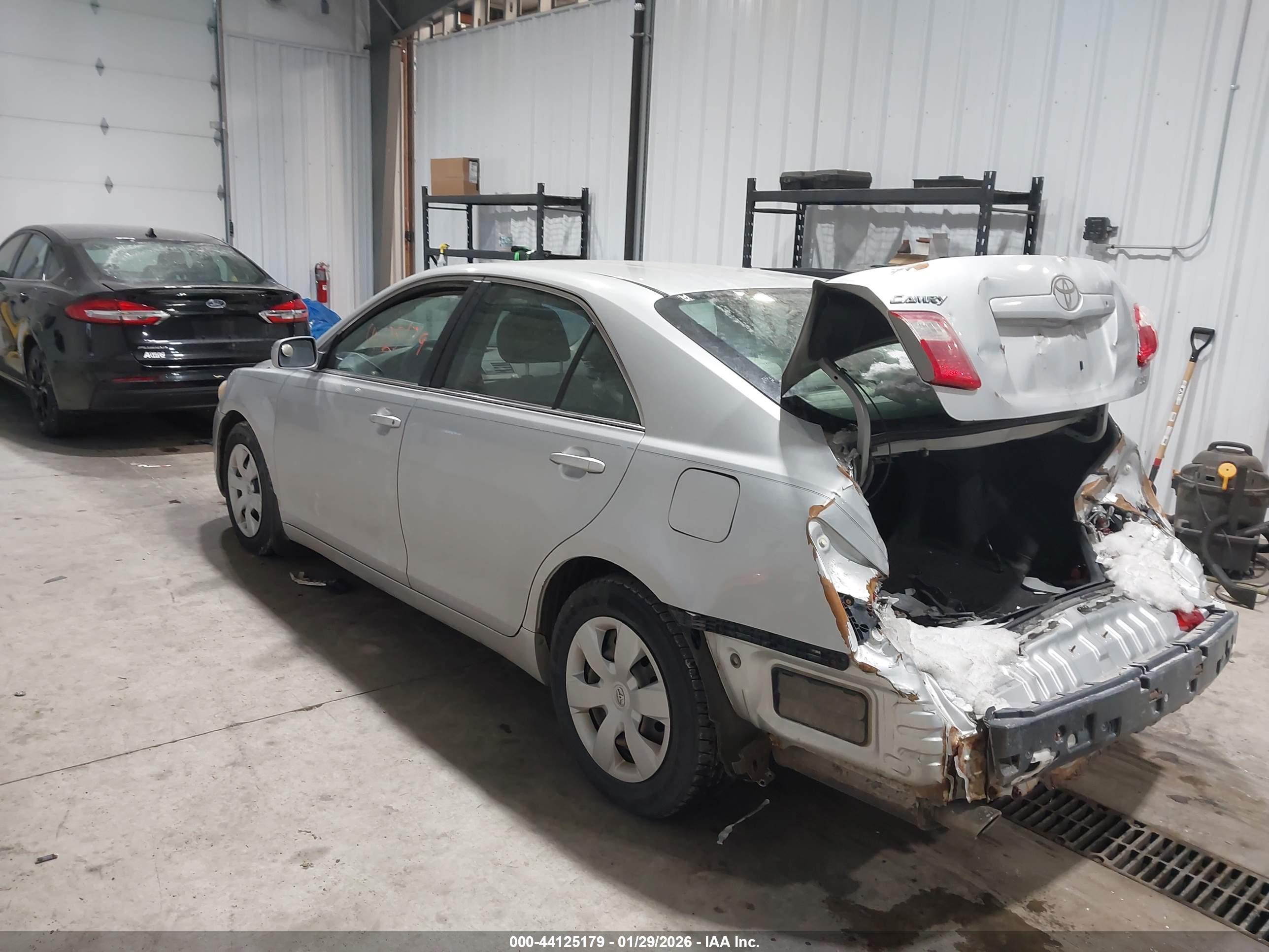 TOYOTA CAMRY image 3