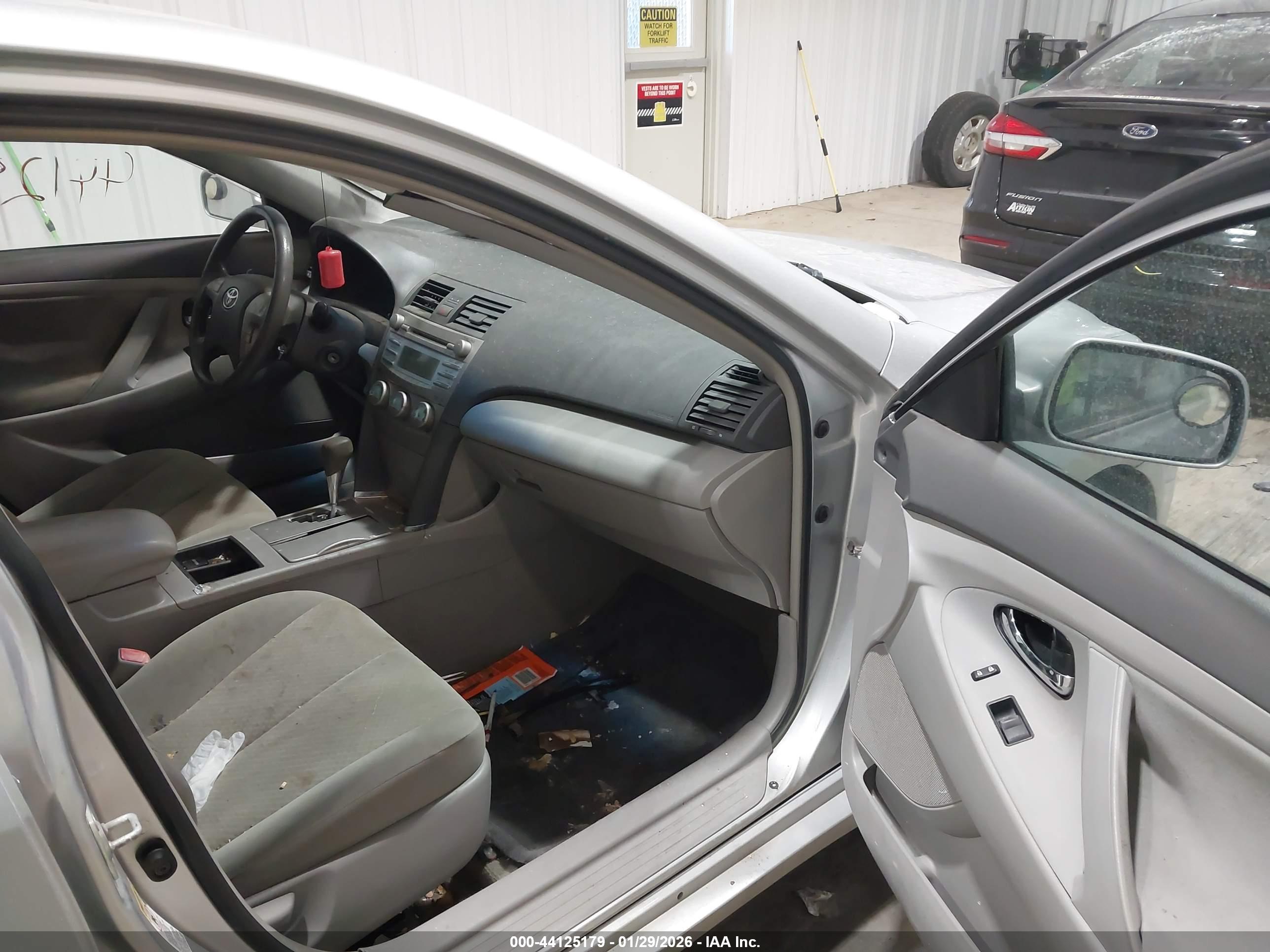 TOYOTA CAMRY image 5