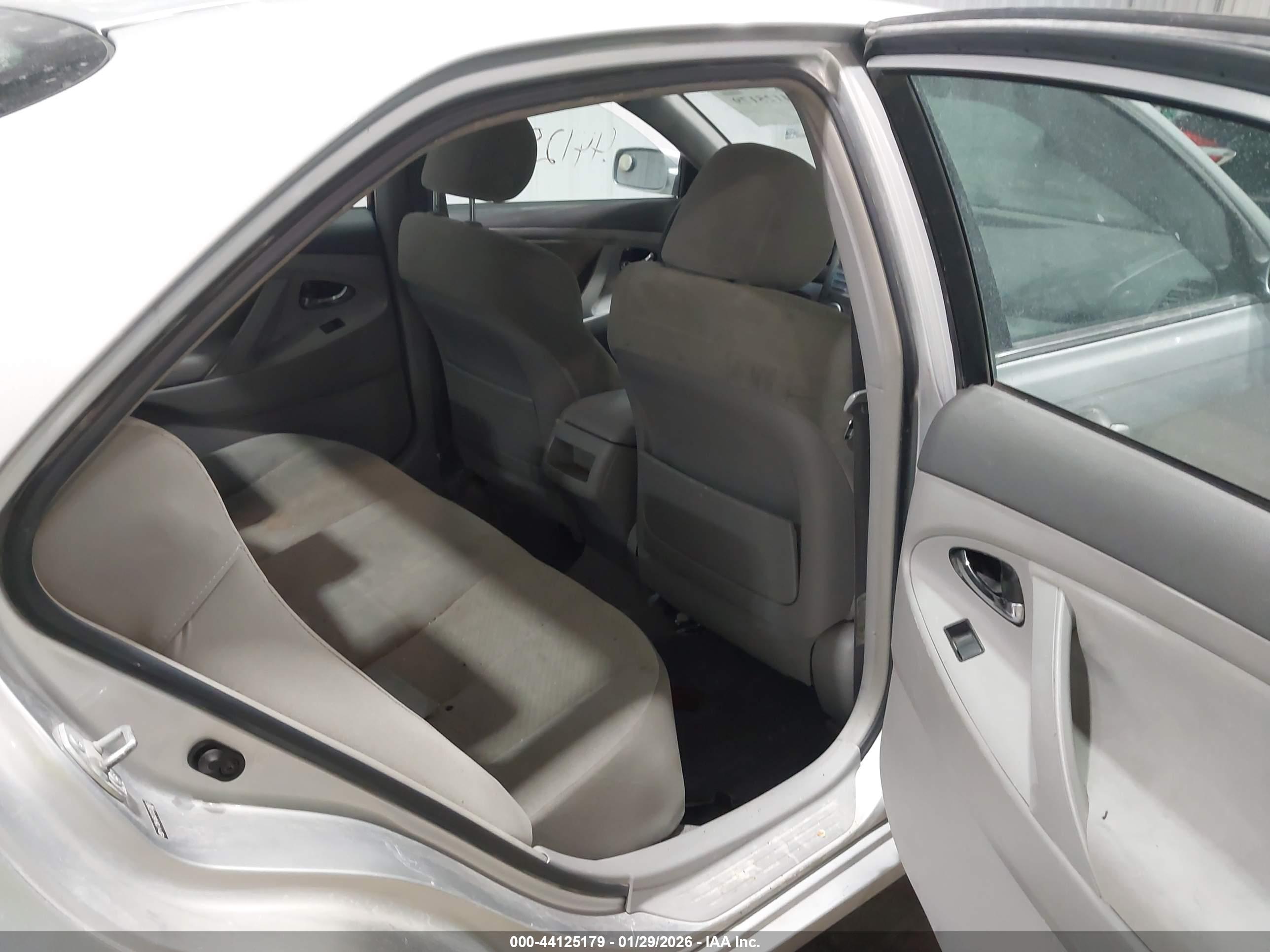 TOYOTA CAMRY image 8