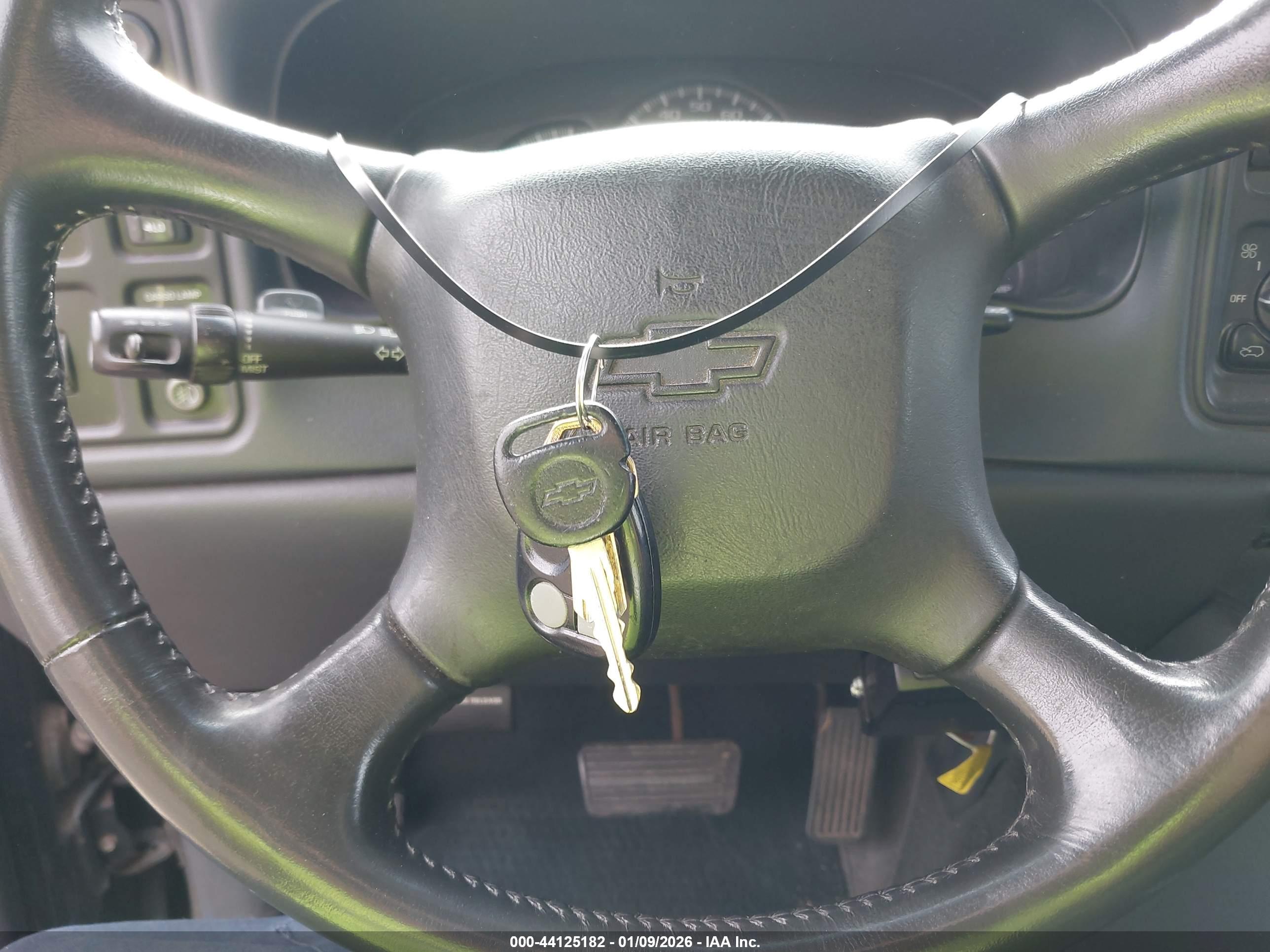 CHEVROLET SILVERADO image 11