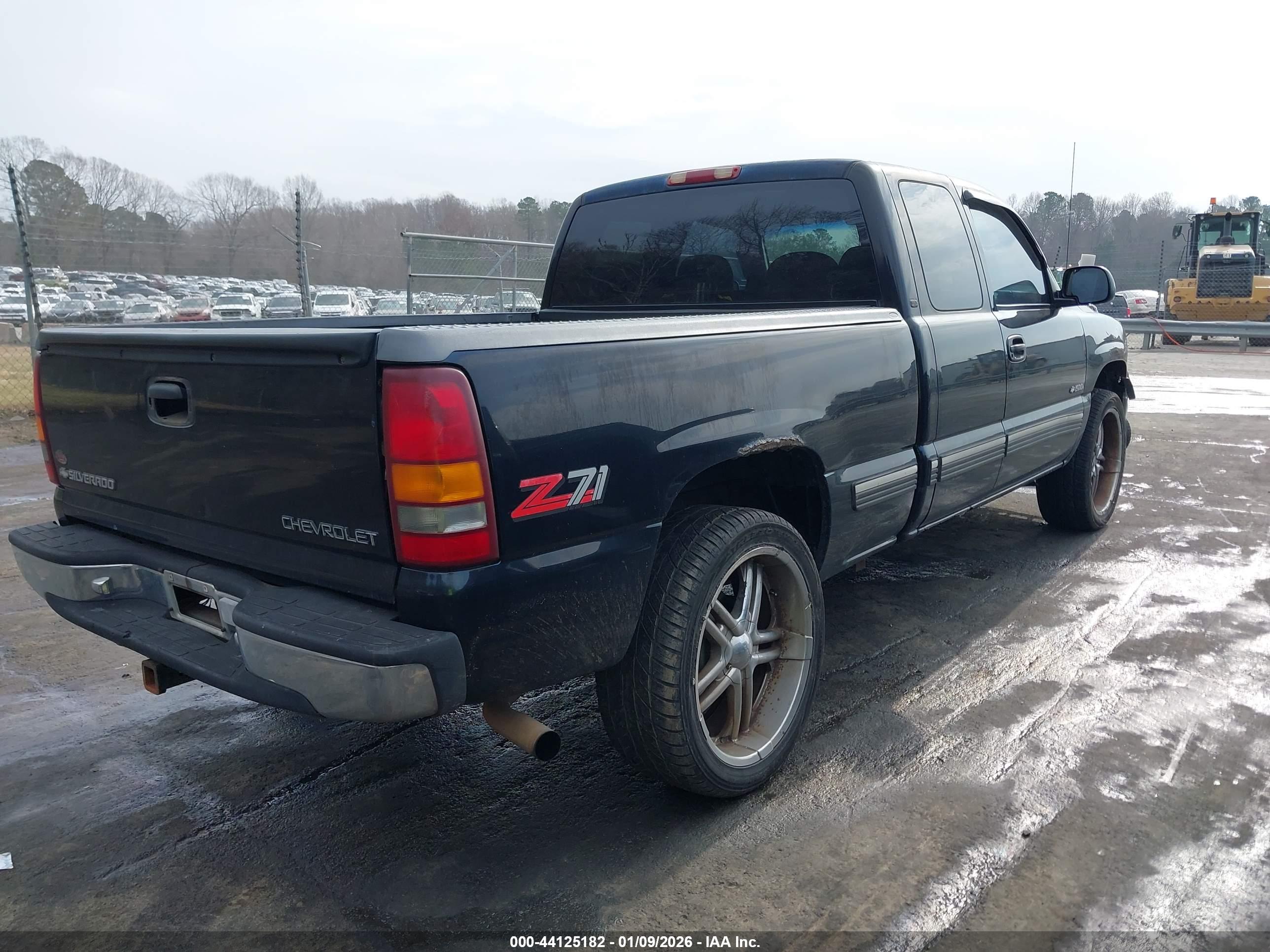 CHEVROLET SILVERADO image 4