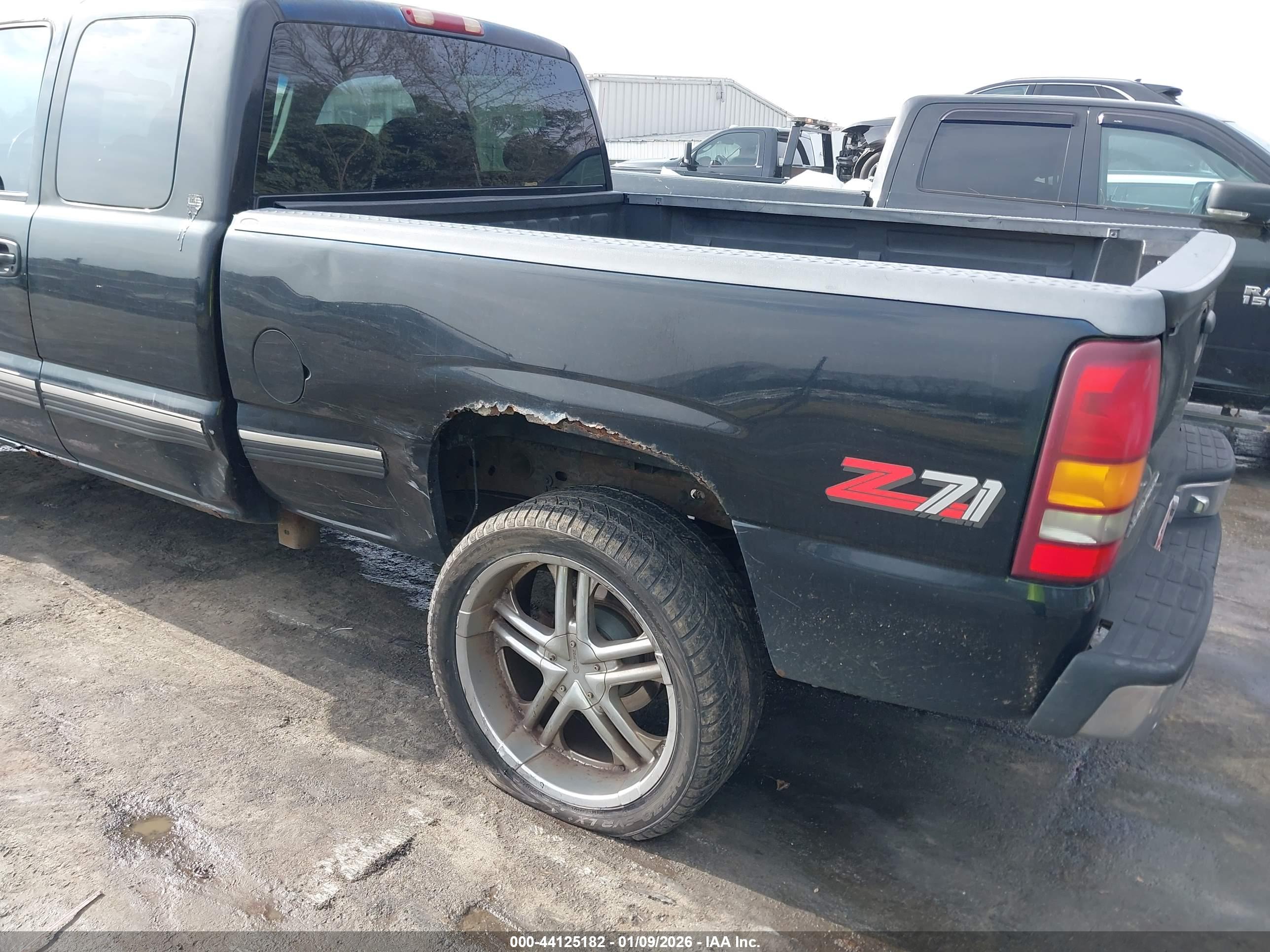 CHEVROLET SILVERADO image 6