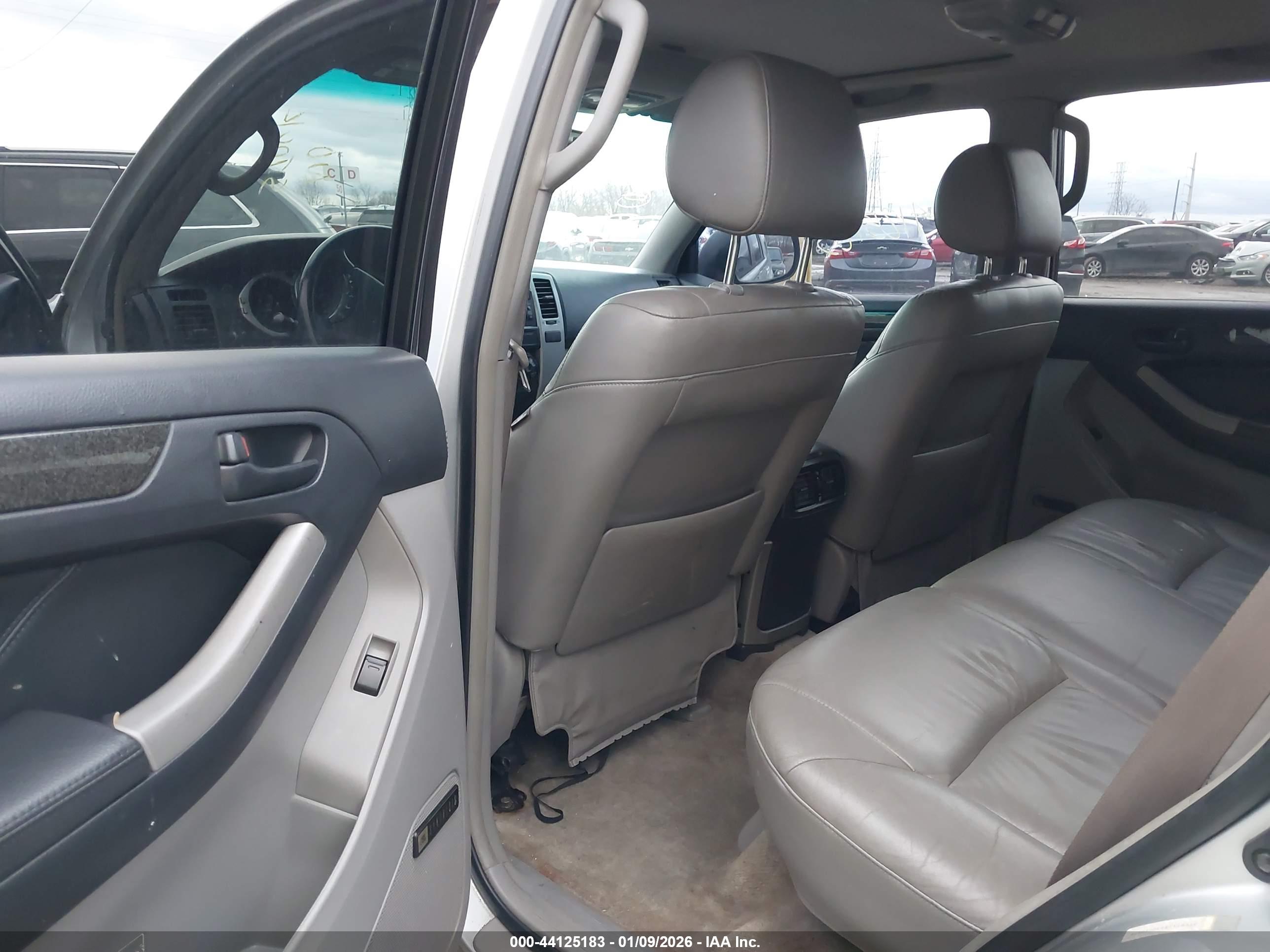 TOYOTA 4RUNNER image 8