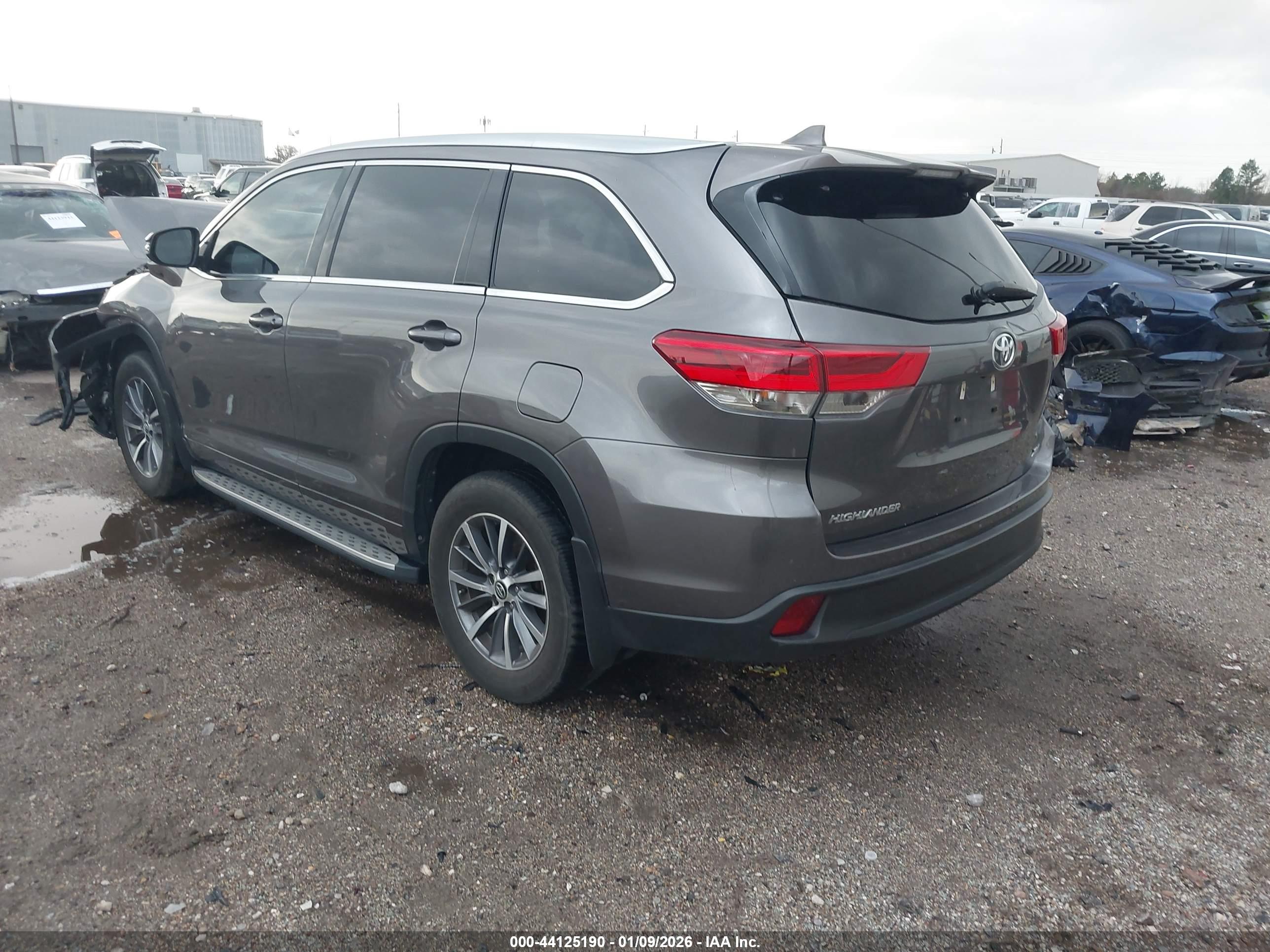 TOYOTA HIGHLANDER image 3