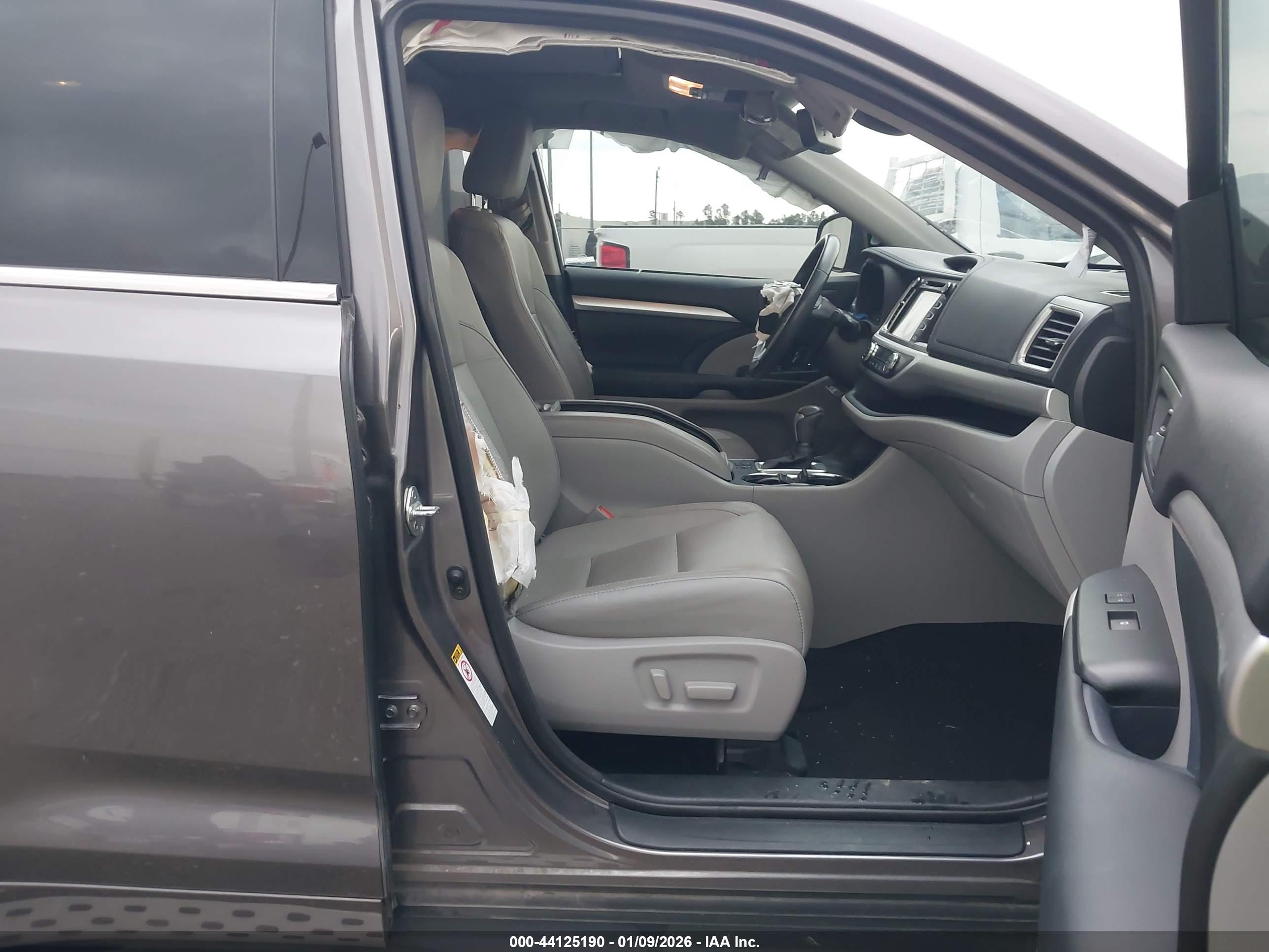 TOYOTA HIGHLANDER image 5