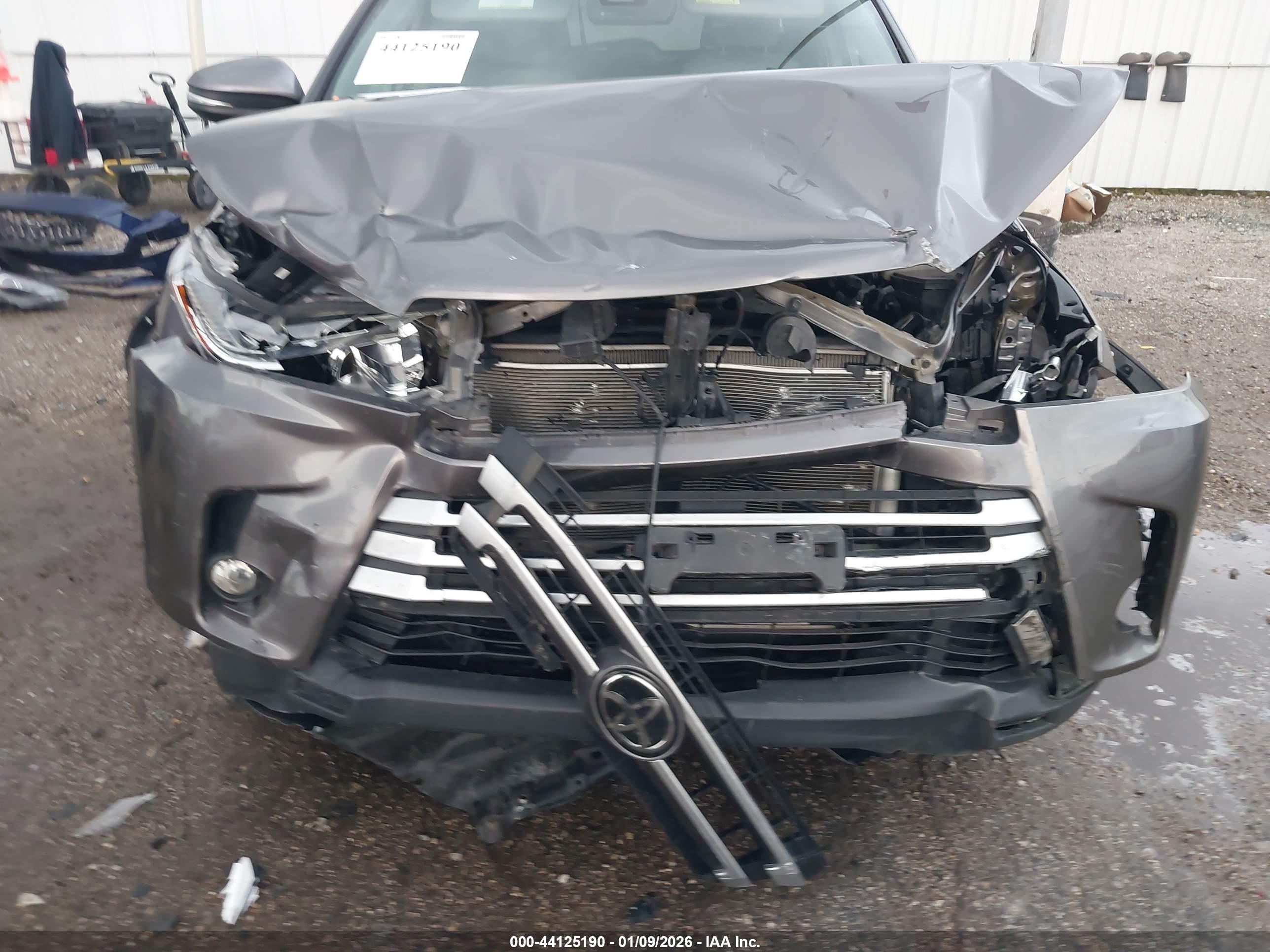 TOYOTA HIGHLANDER image 6