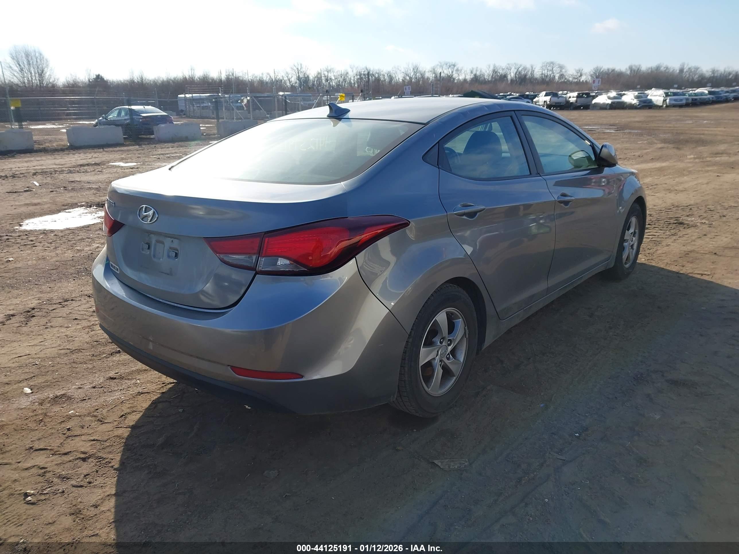 HYUNDAI ELANTRA image 4